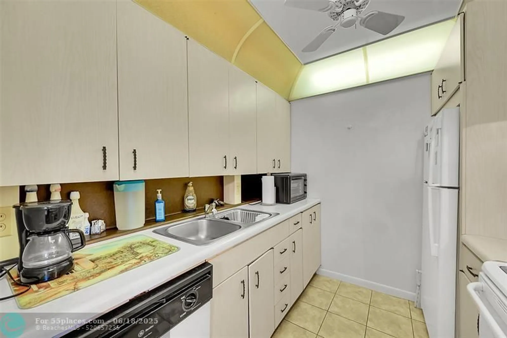 Property Slideshow image 13 of 48 | 2801 victoria way apt d3, Coconut Creek, FL, 33066