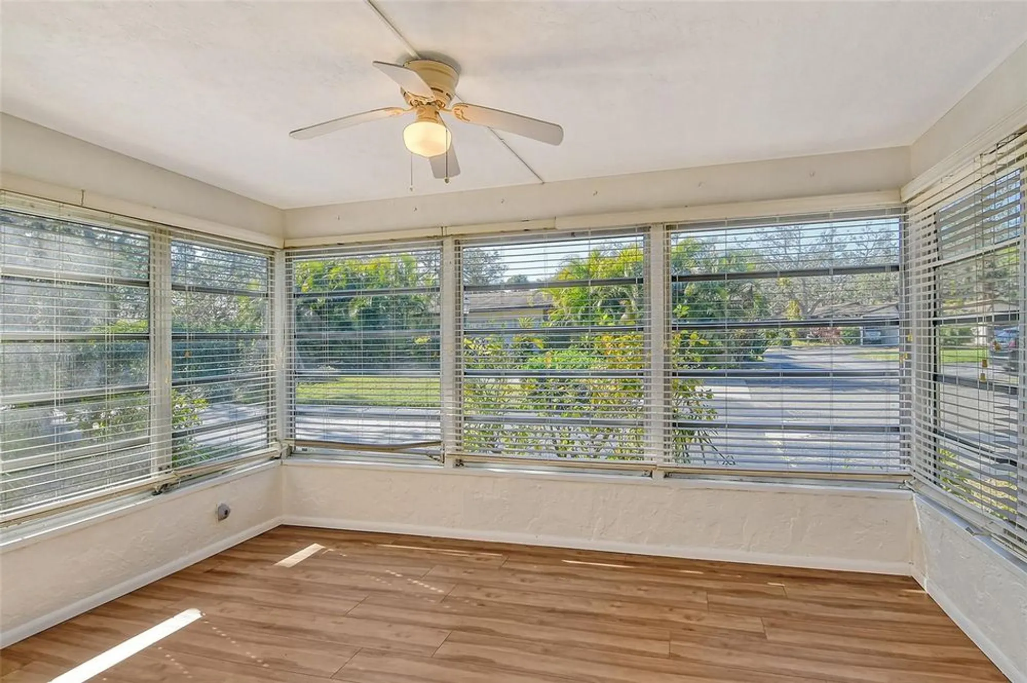 Property Slideshow image 33 of 37 | 6947 woodwind dr 77, Sarasota, FL, 34231