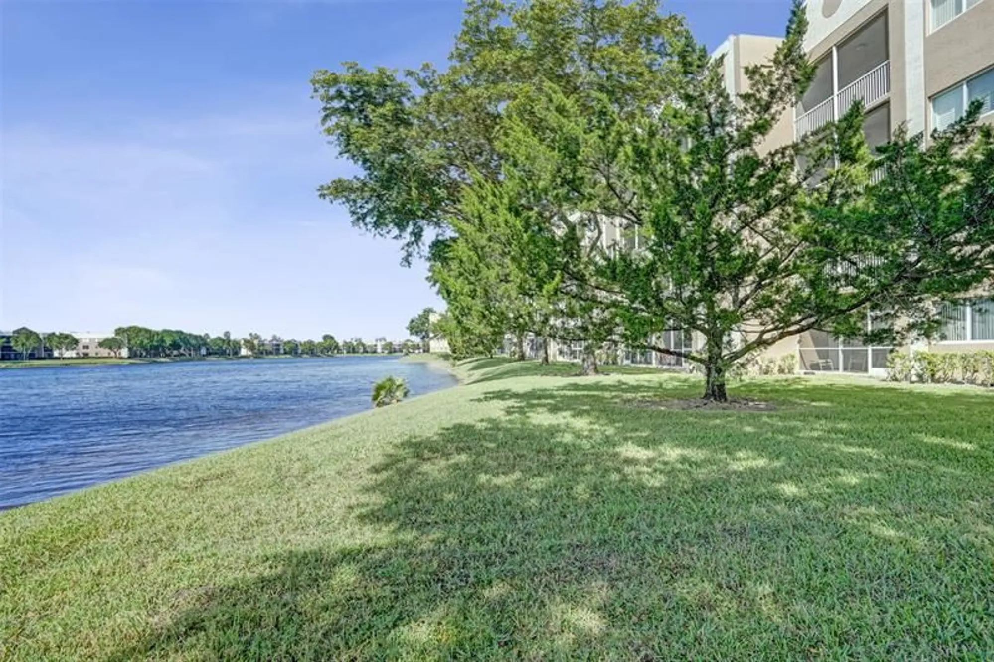 Property Slideshow image 34 of 43 | 7623 southampton ter apt 302, Tamarac, FL, 33321