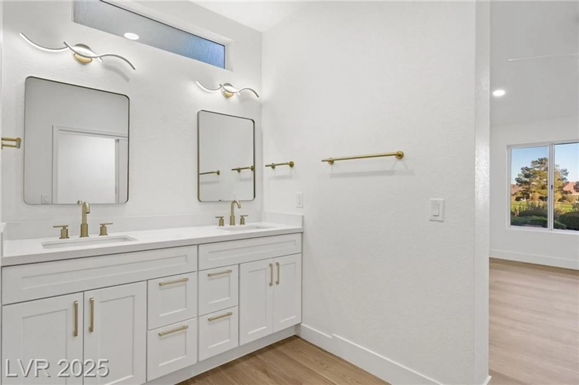 Property Slideshow image 26 of 44 | 2808 crown ridge dr, Las Vegas, NV, 89134