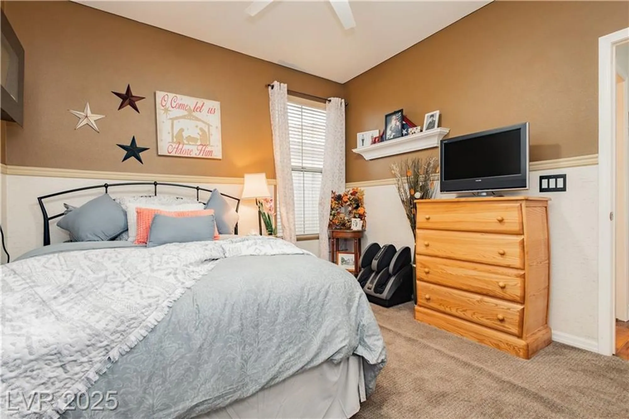 Property Slideshow image 23 of 45 | 10347 profeta ct, Las Vegas, NV, 89135