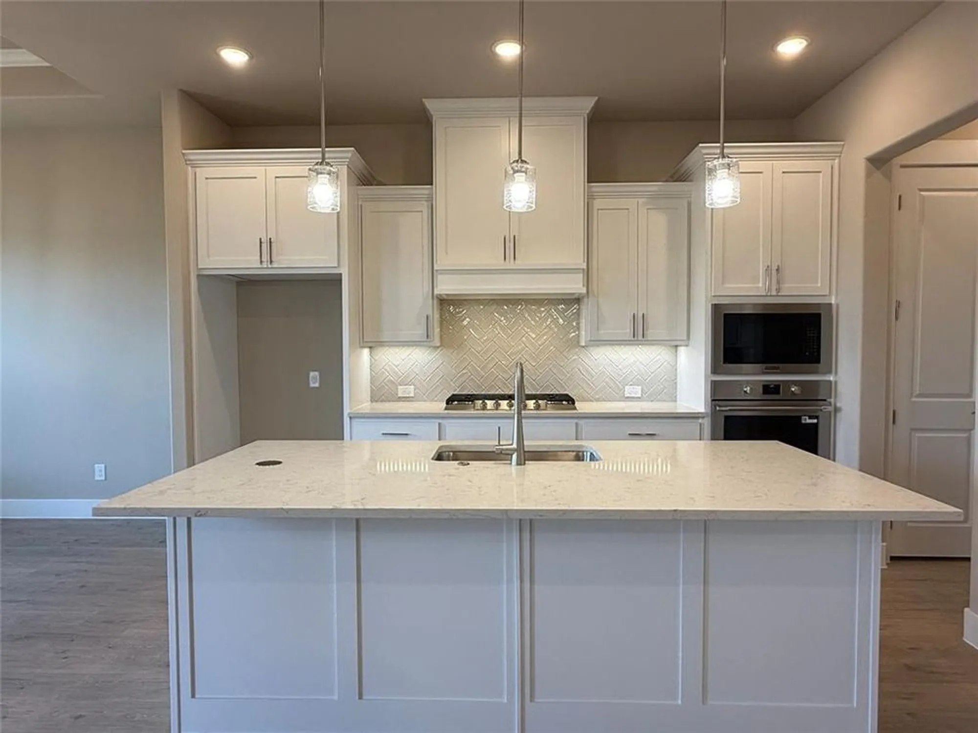 Property Slideshow image 3 of 16 | 901 capella ln, Mansfield, TX, 76063