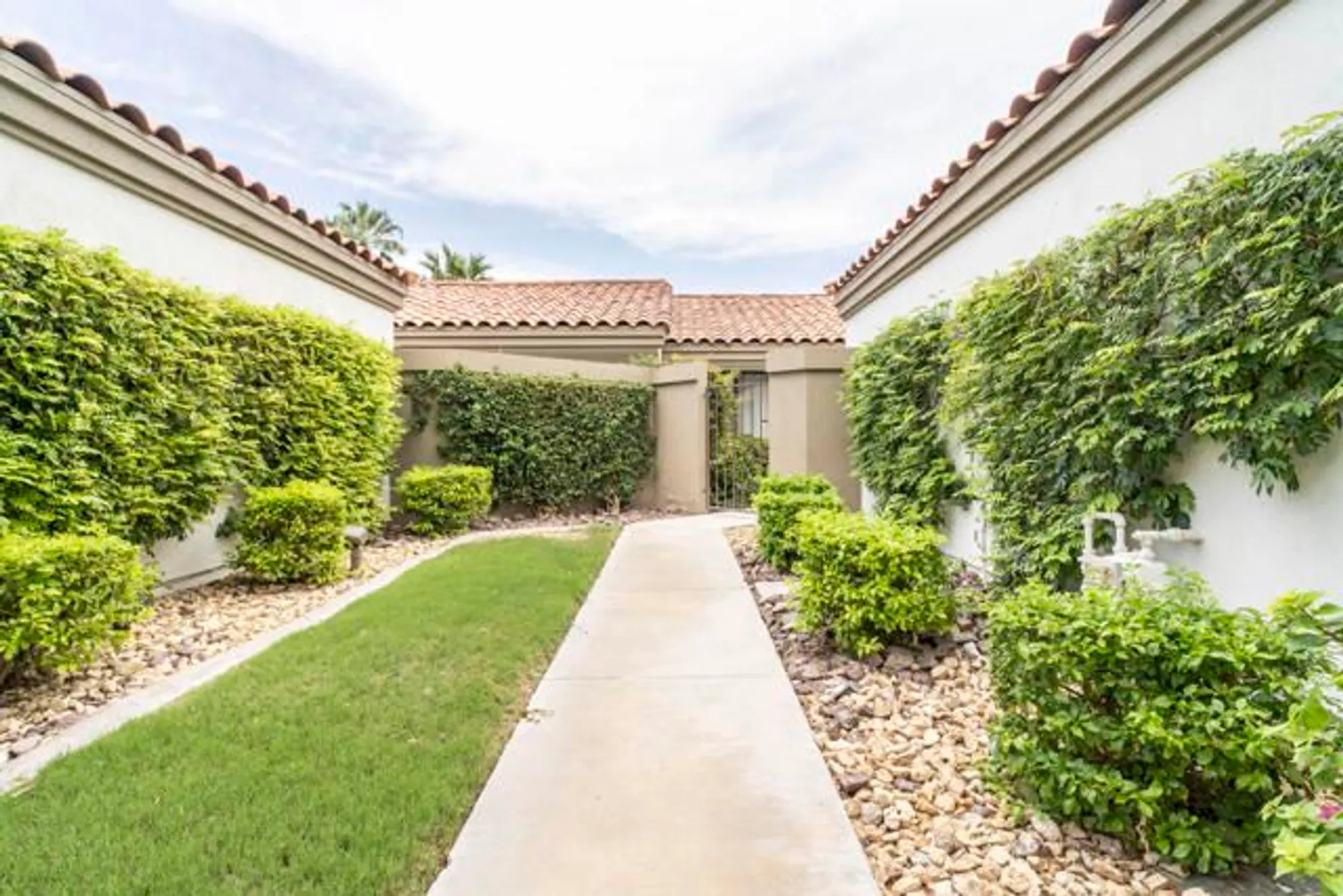 Property Slideshow image 3 of 41 | 55412 riviera, La Quinta, CA, 92253