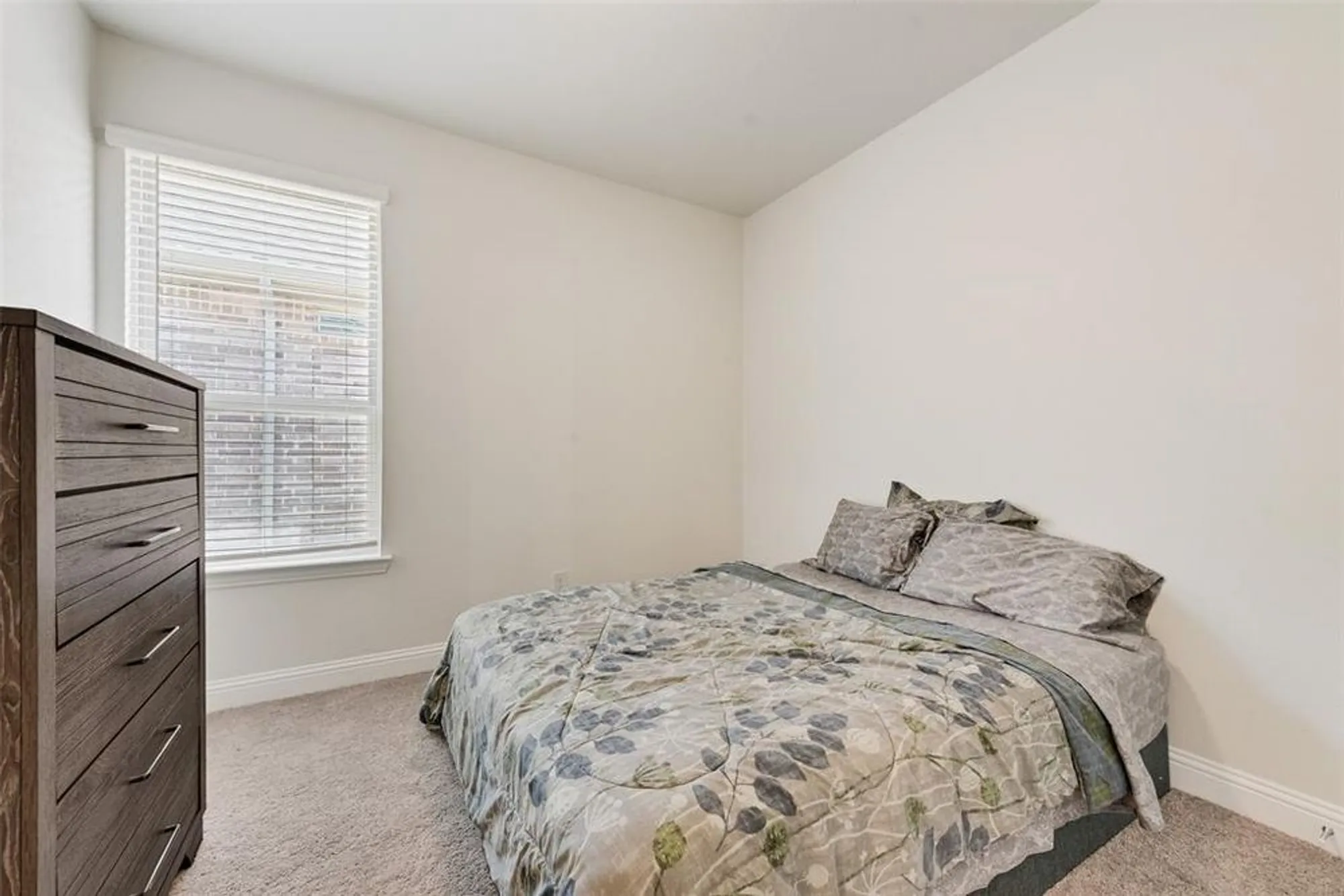 Property Slideshow image 20 of 32 | 2817 livestock dr, Midlothian, TX, 76065