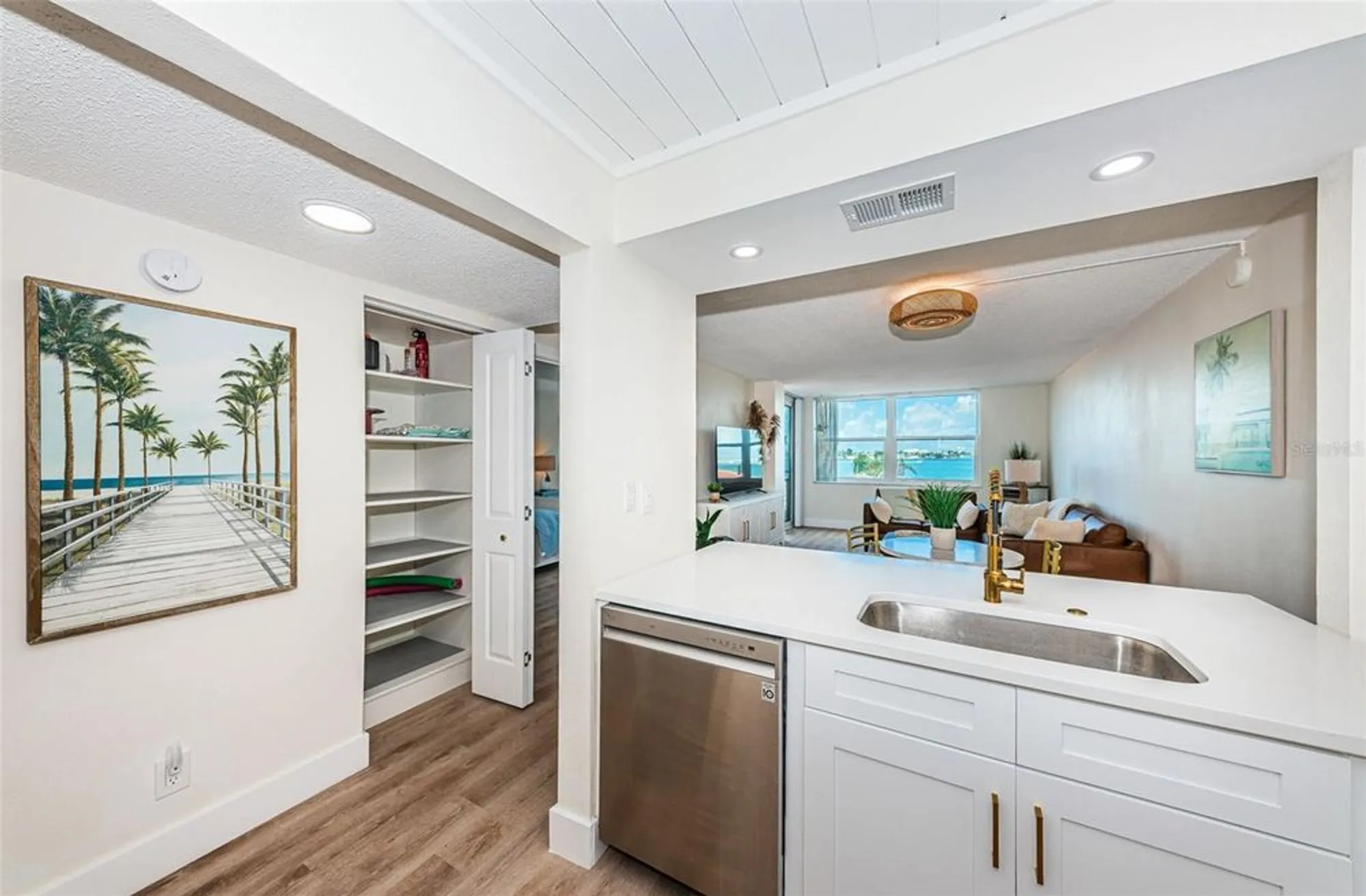 Property Slideshow image 6 of 50 | 6177 sun blvd apt 307, Saint Petersburg, FL, 33715