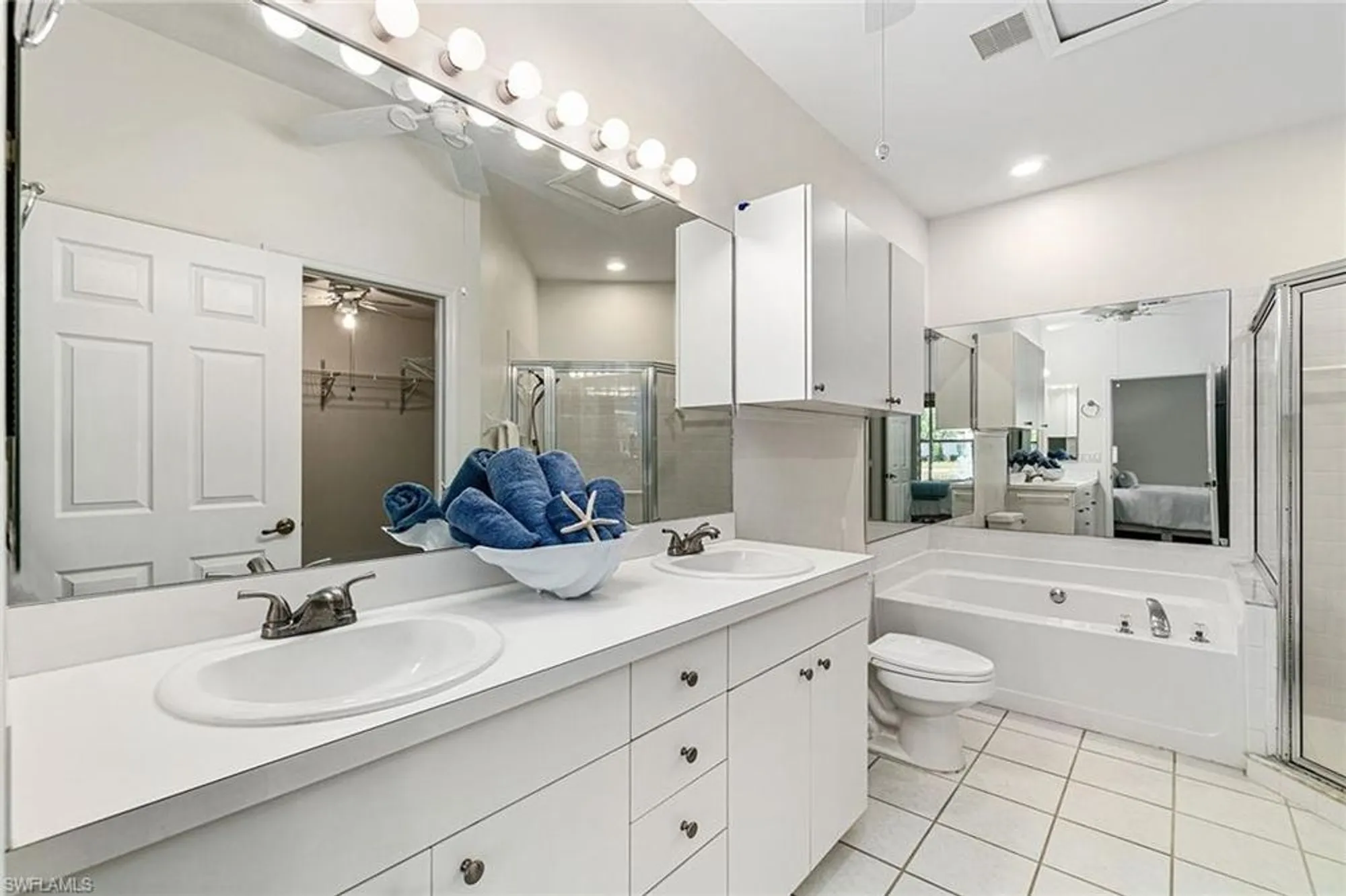 Property Slideshow image 7 of 19 | 3365 wildwood lake cir, Bonita Springs, FL, 34134