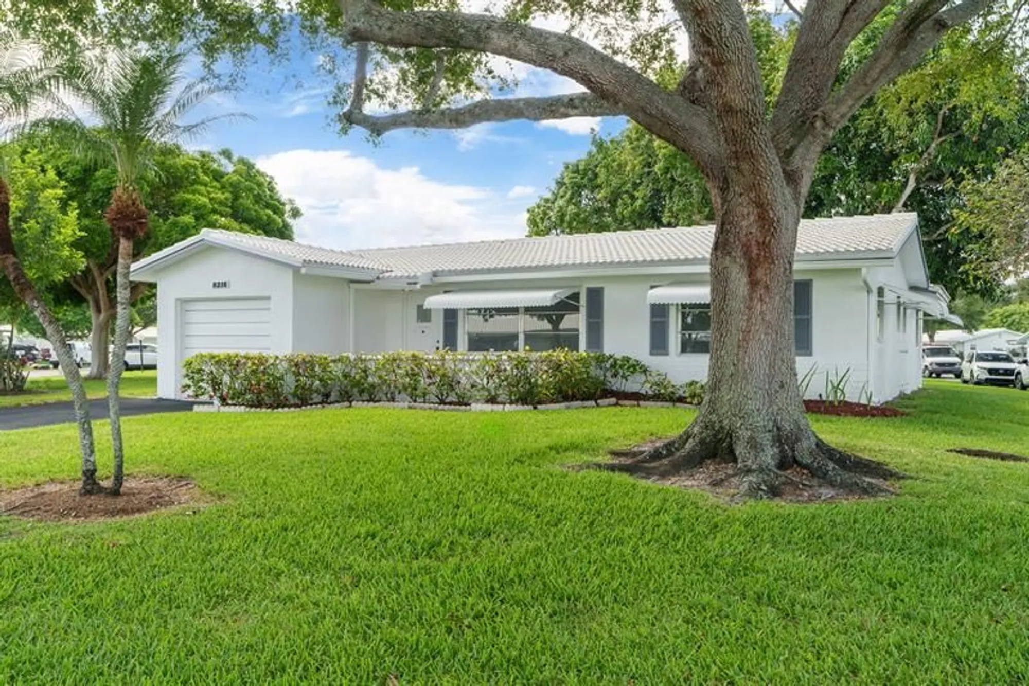 Property Slideshow image 1 of 43 | 8216 nw 12th mnr, Plantation, FL, 33322