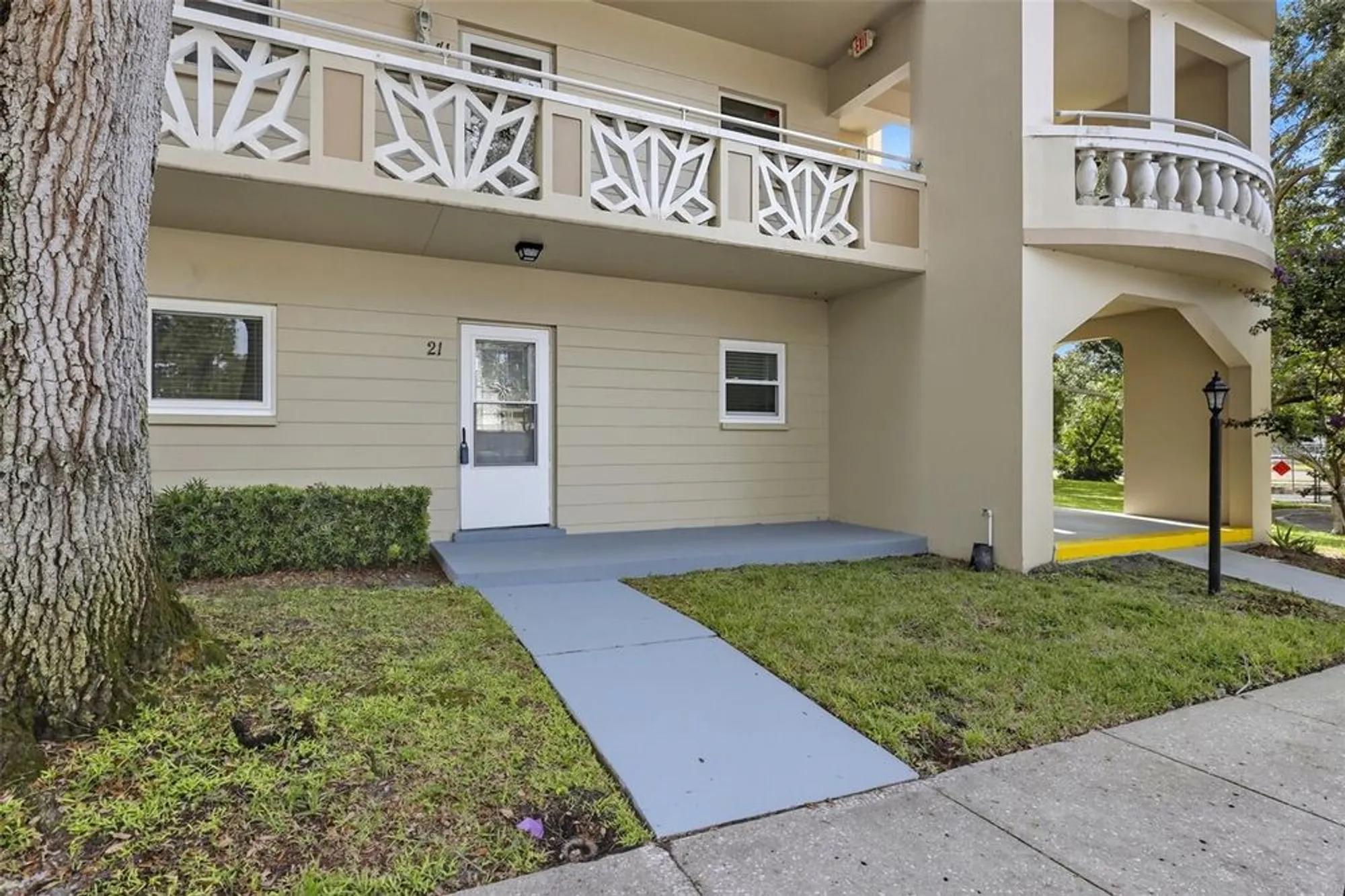 Property Slideshow image 2 of 28 | 2351 irish ln 21, Clearwater, FL, 33763