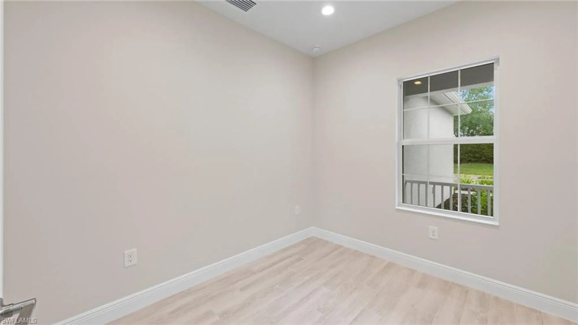 Property Slideshow image 15 of 33 | 2937 heritage pines dr, Fort Myers, FL, 33905