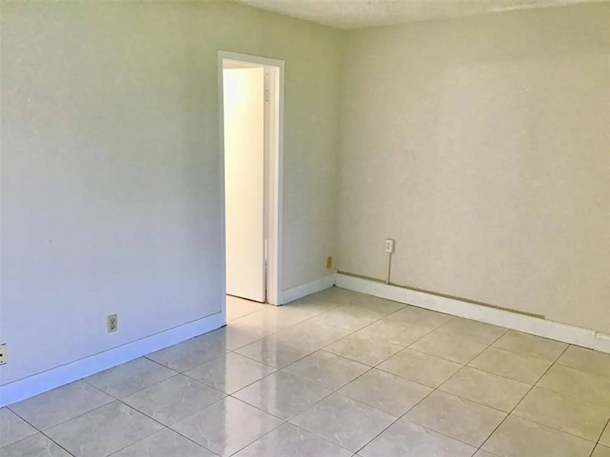 Property Slideshow image 14 of 26 | 135 fanshaw d # 135, Boca Raton, FL, 33434