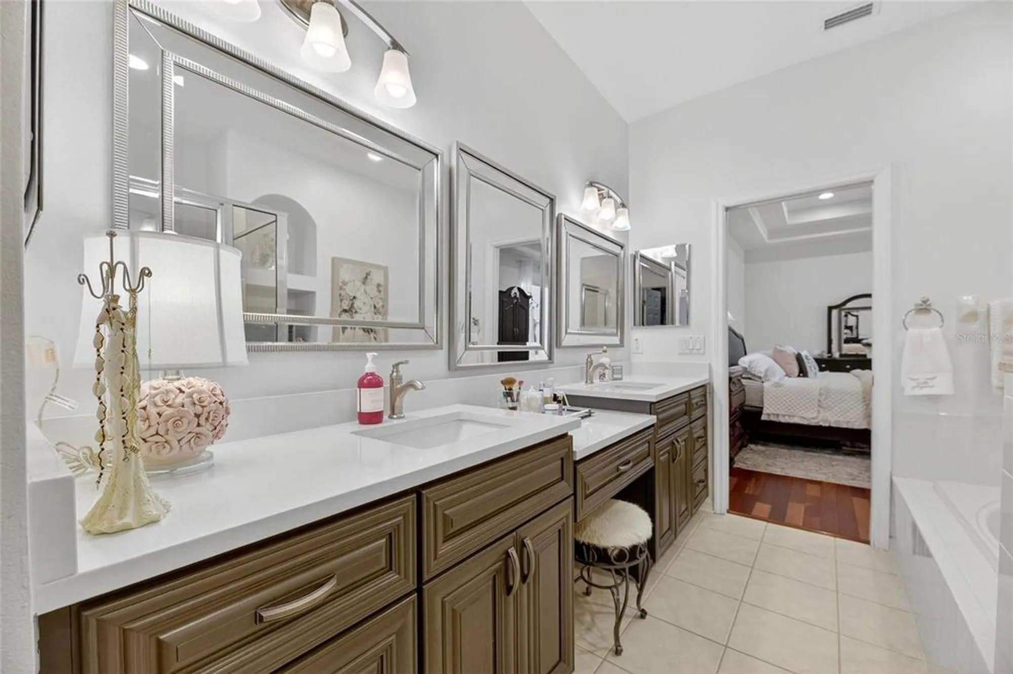 Property Slideshow image 35 of 100 | 5612 golden isles dr, Apollo Beach, FL, 33572