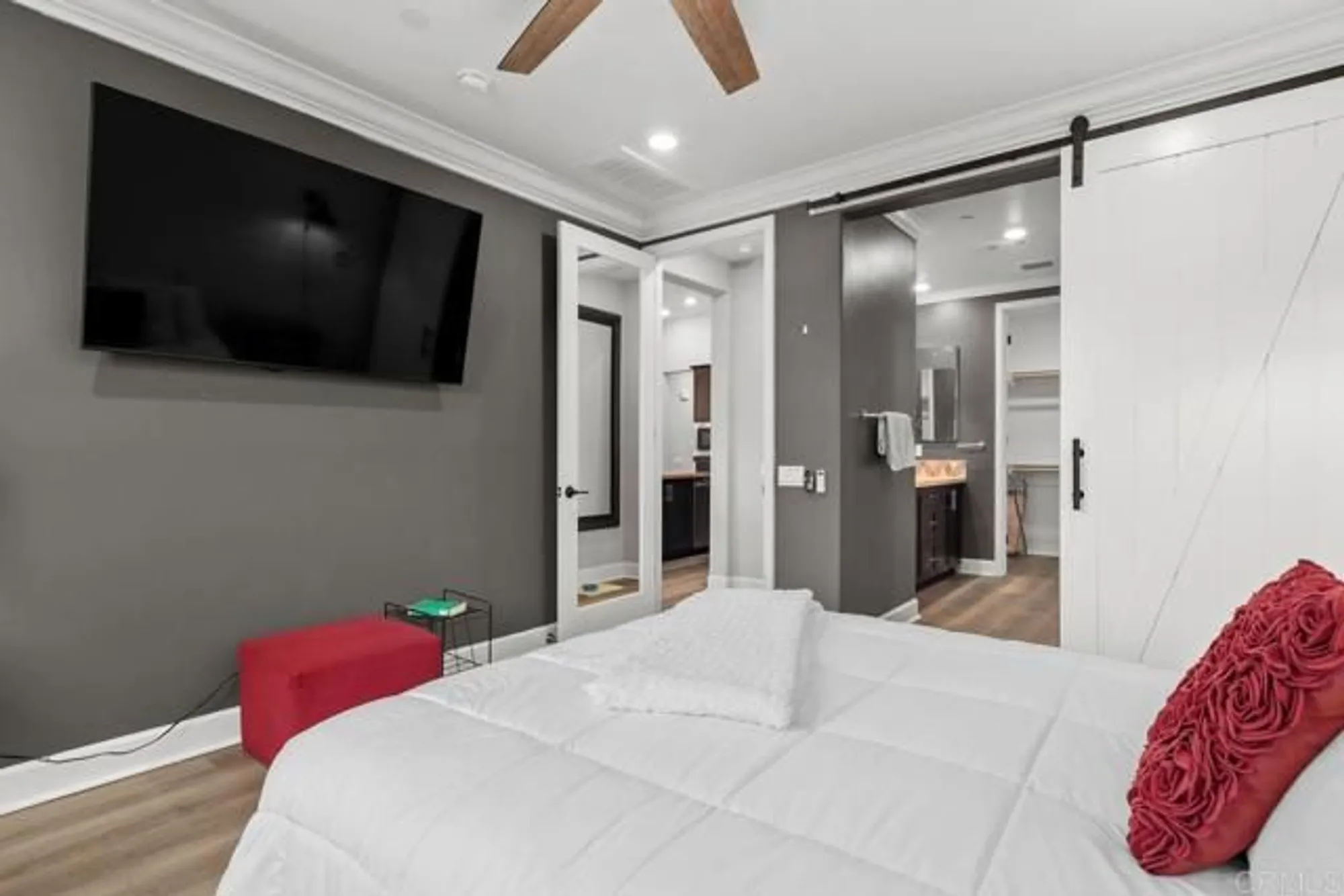 Property Slideshow image 11 of 36 | 16750 coyote bush dr 107, San Diego, CA, 92127