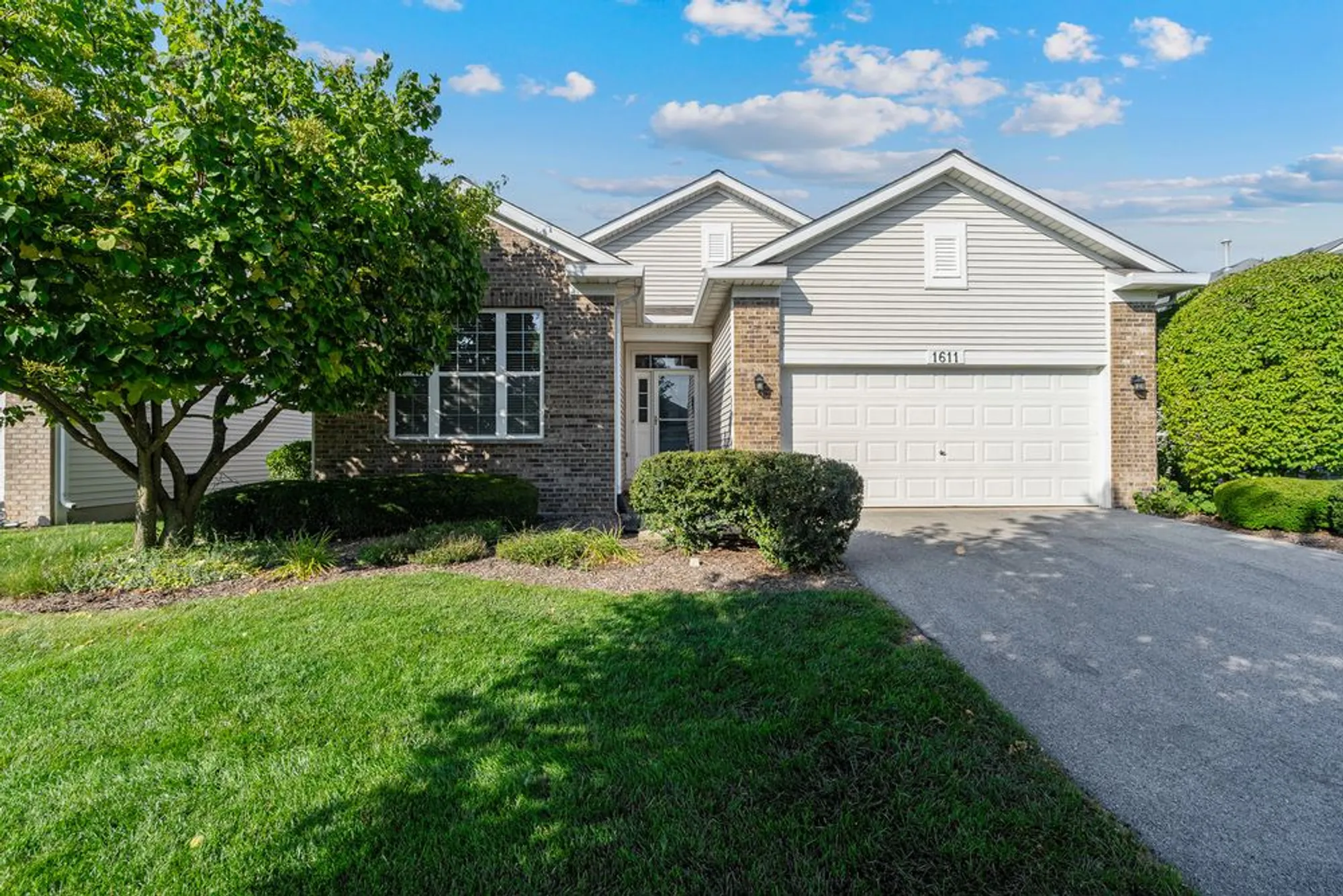 Property Slideshow image 30 of 39 | 1611 benzie cir, Romeoville, IL, 60446