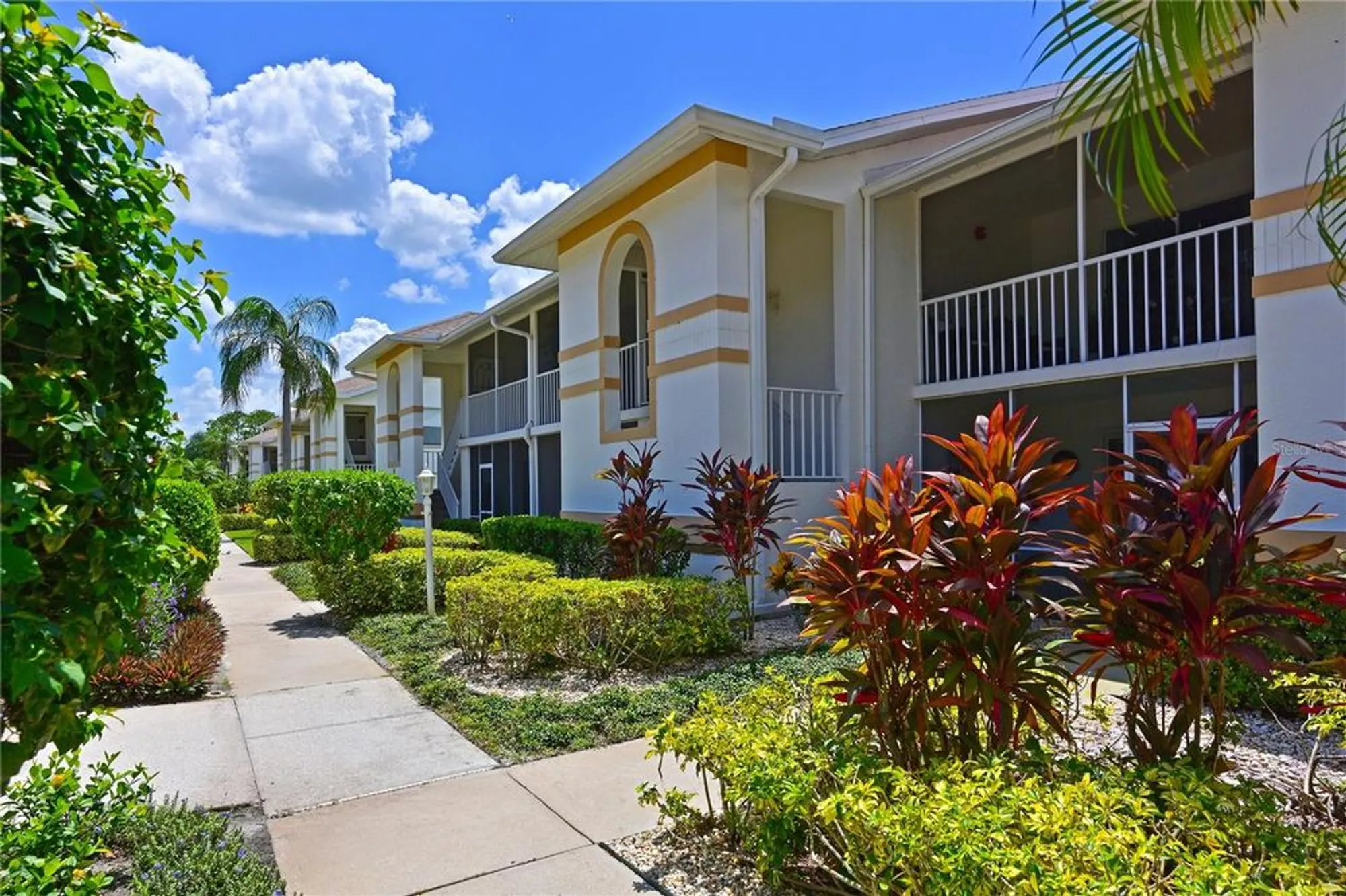 Property Slideshow image 3 of 70 | 6904 drewrys blf apt 803, Bradenton, FL, 34203