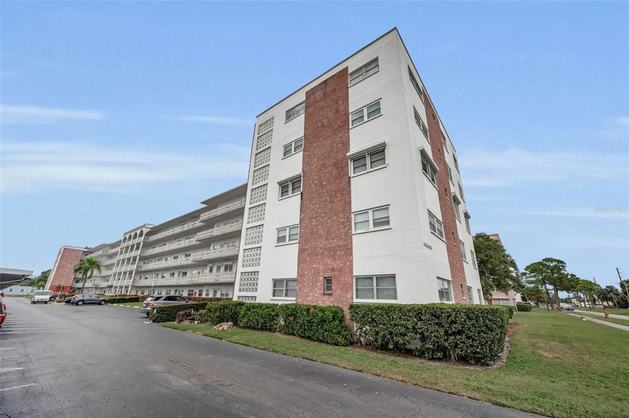 Property Slideshow image 5 of 84 | 5501 80th st n unit 405, St Petersburg, FL, 33709