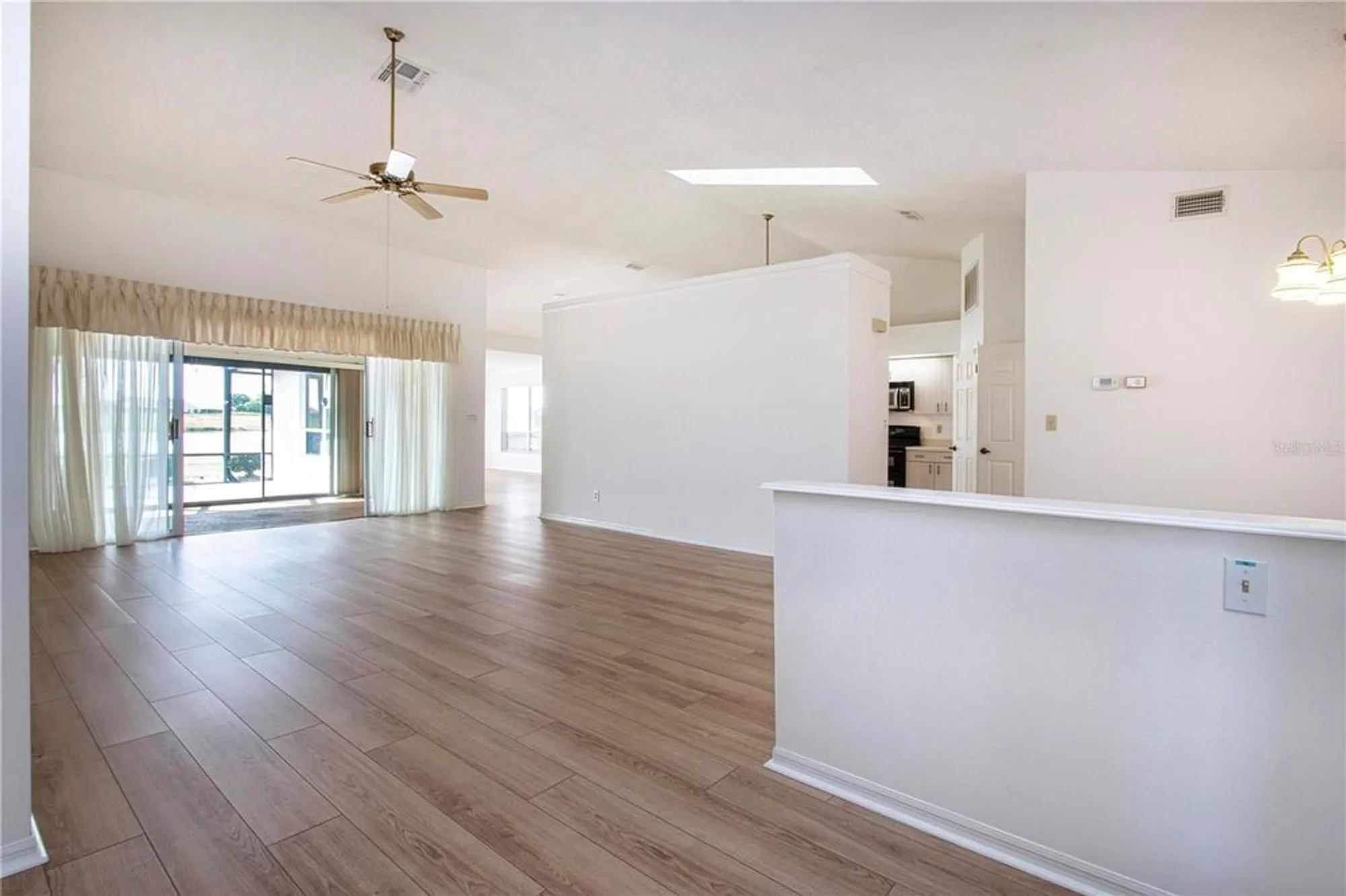 Property Slideshow image 5 of 60 | 2016 new bedford dr, Sun City Center, FL, 33573