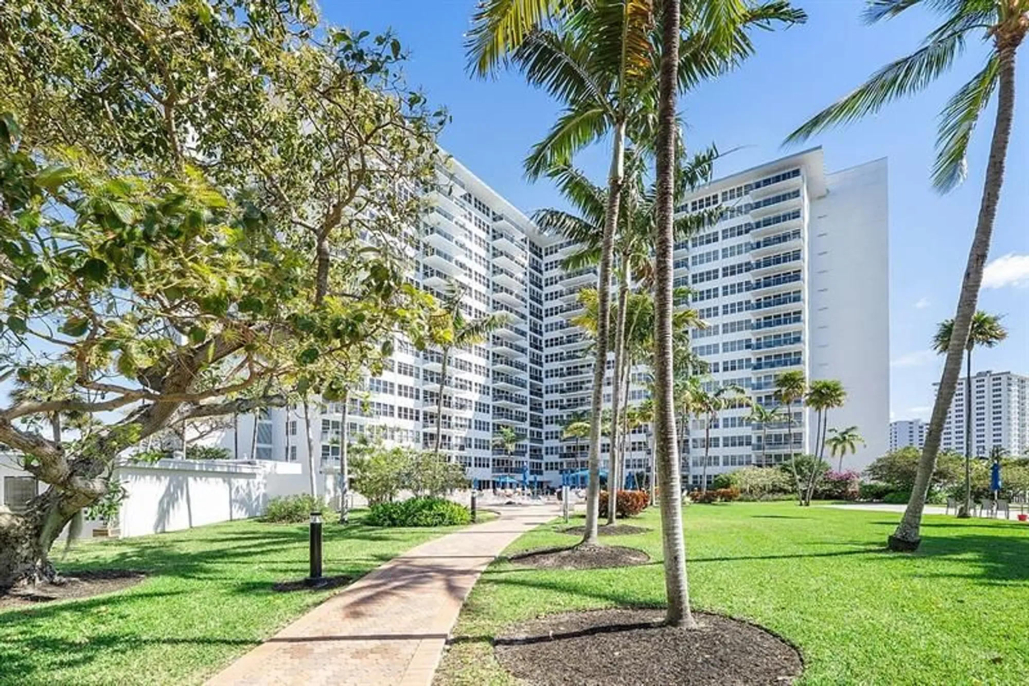 Property Slideshow image 28 of 53 | 3300 ne 36th st 303, Fort Lauderdale, FL, 33308