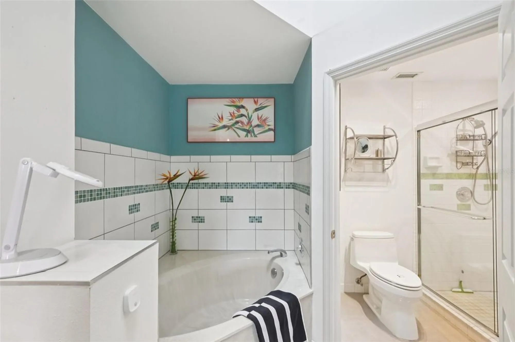 Property Slideshow image 28 of 42 | 5588 golf pointe dr # 1, Sarasota, FL, 34243