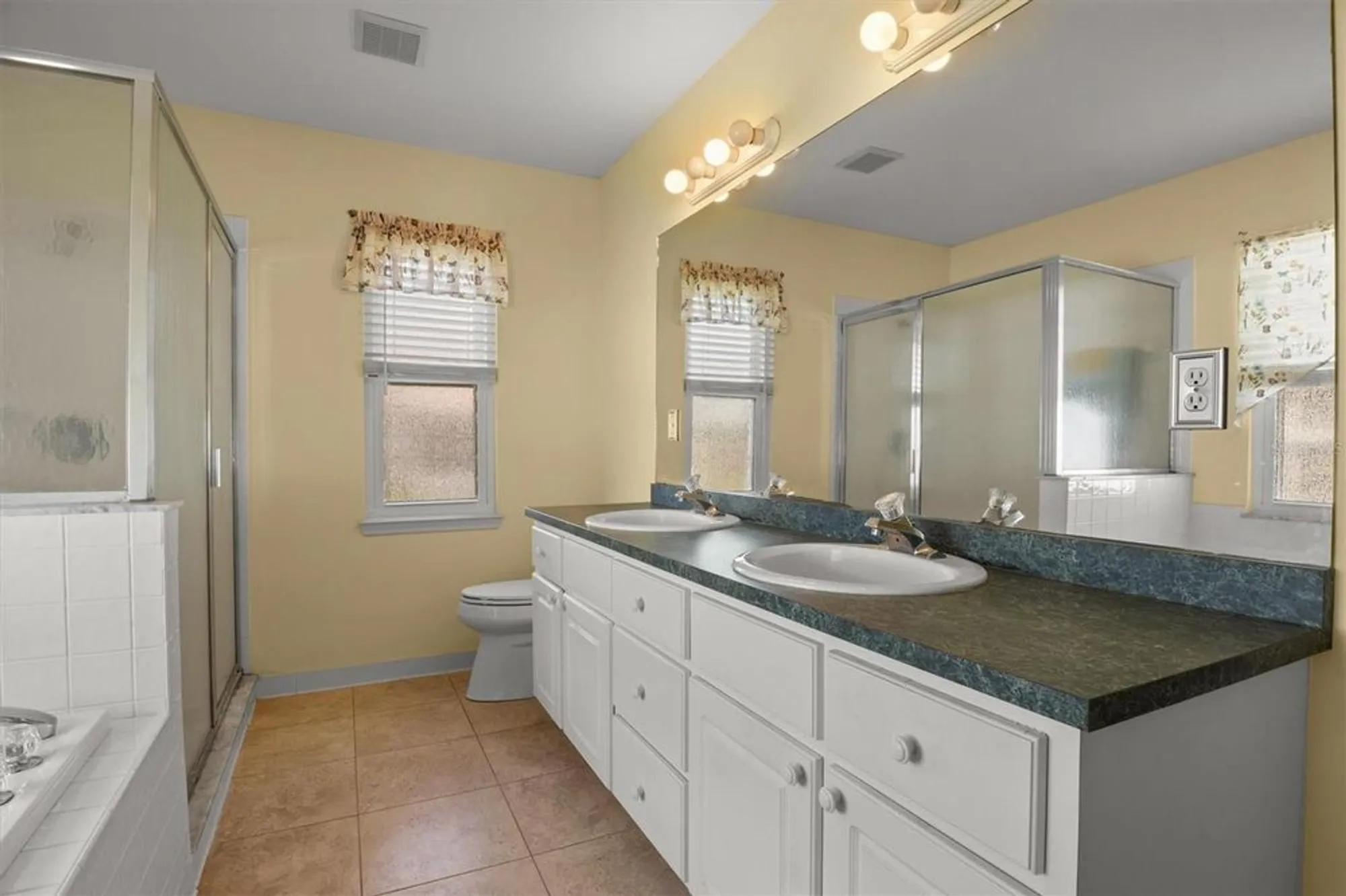 Property Slideshow image 15 of 50 | 3215 e pebble creek dr, Avon Park, FL, 33825