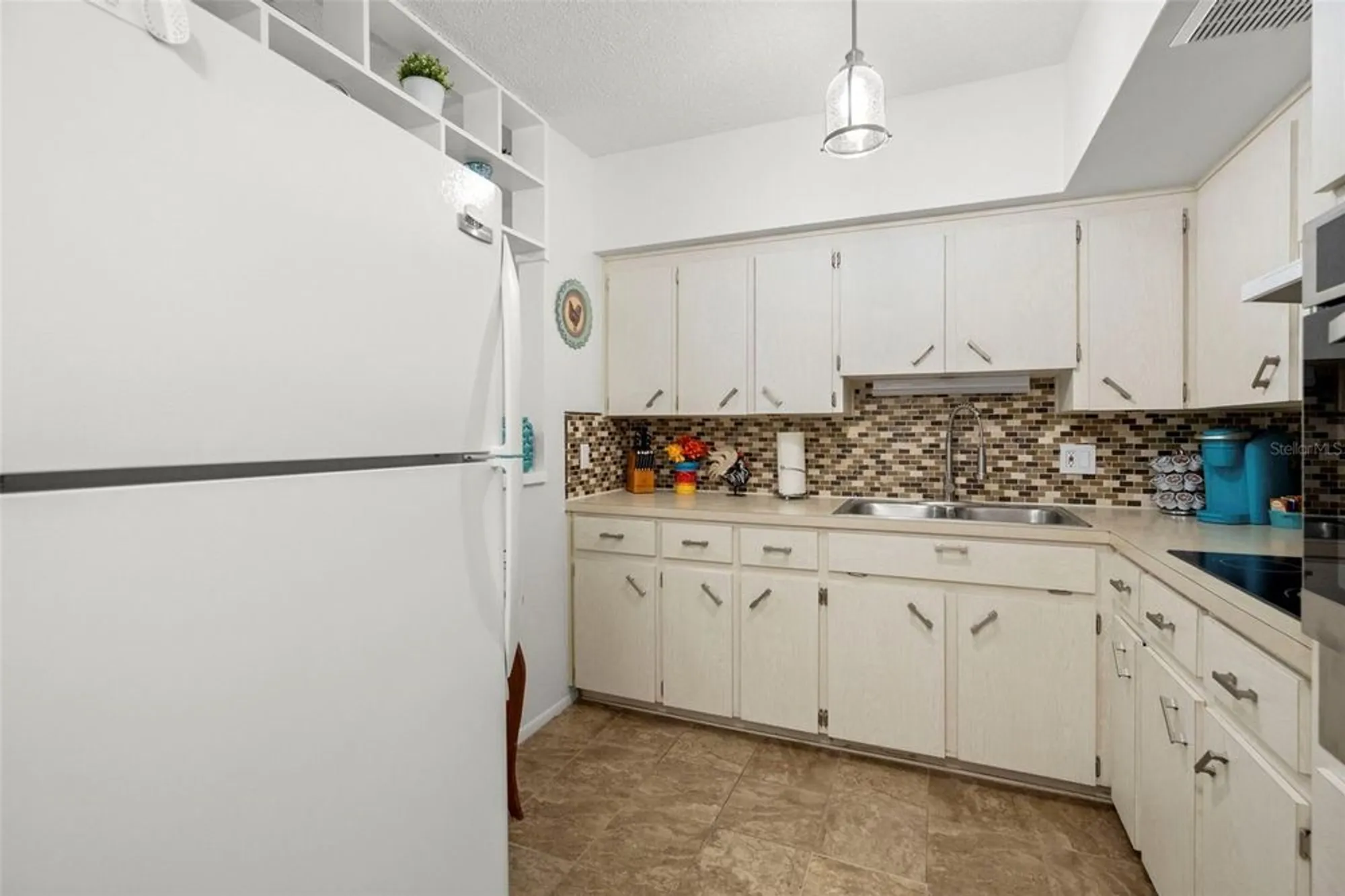 Property Slideshow image 8 of 41 | 2331 finlandia ln apt 53, Clearwater, FL, 33763