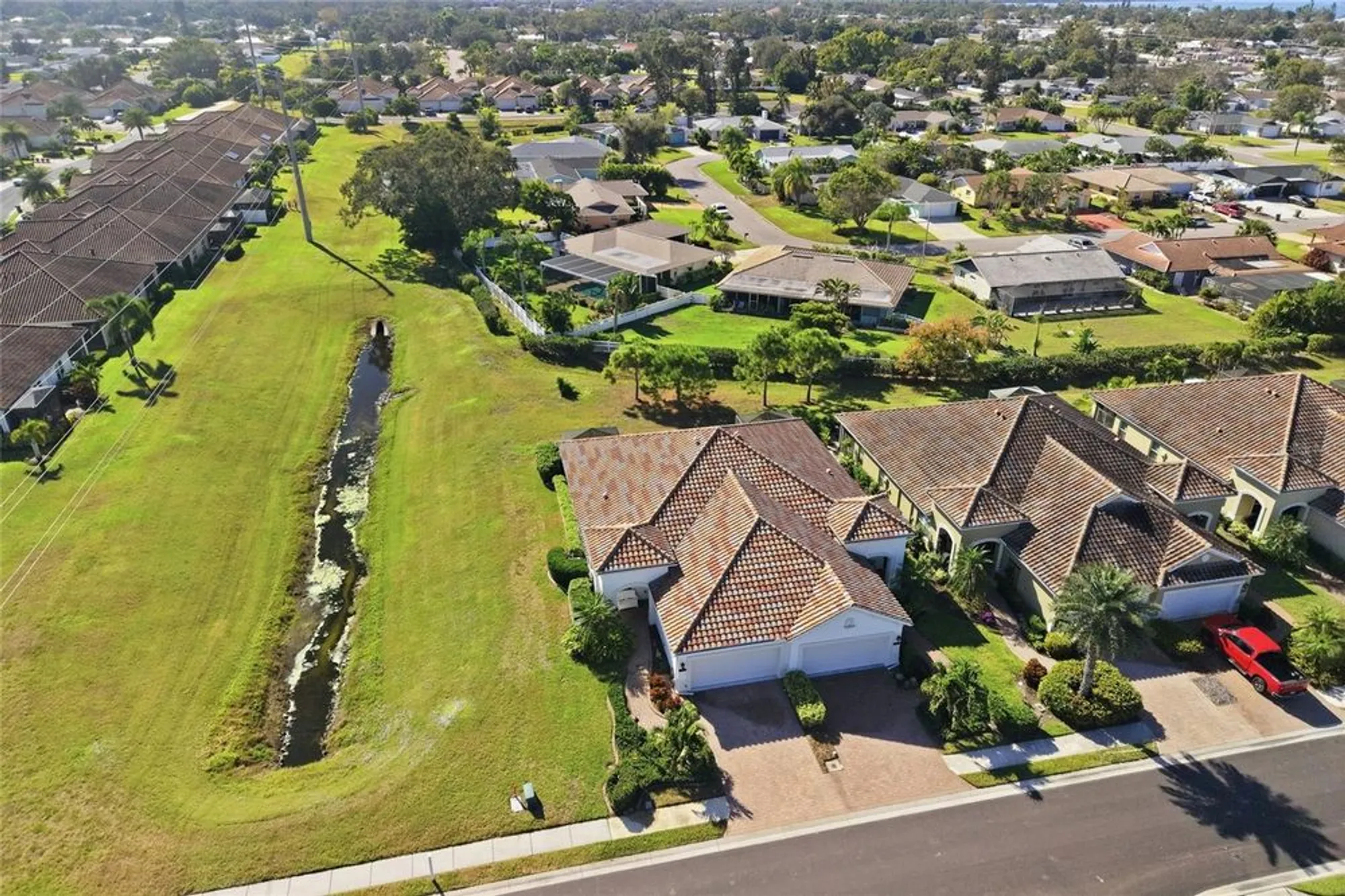 Property Slideshow image 4 of 50 | 7105 vista bella dr, Bradenton, FL, 34209