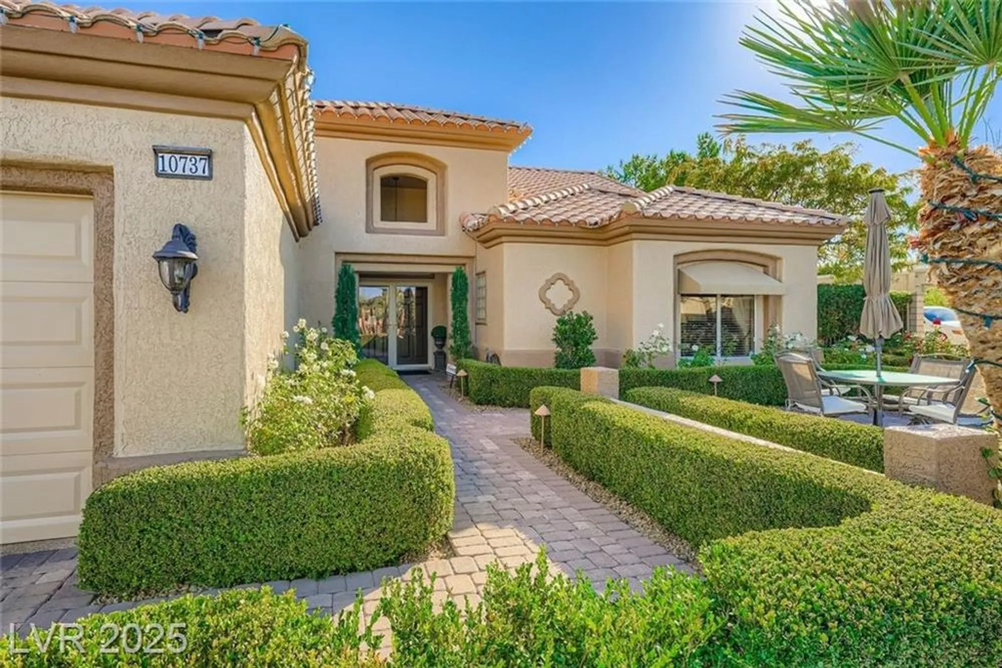 Property Slideshow image 4 of 28 | 10737 shackleton dr, Las Vegas, NV, 89134