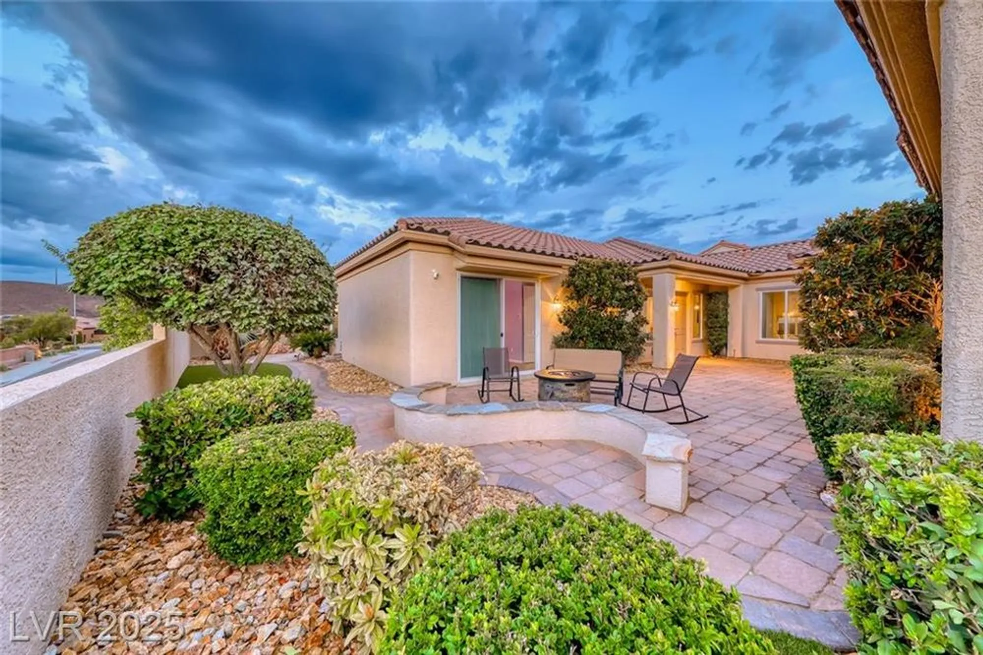 Property Slideshow image 5 of 67 | 2142 sandstone cliffs dr, Henderson, NV, 89044