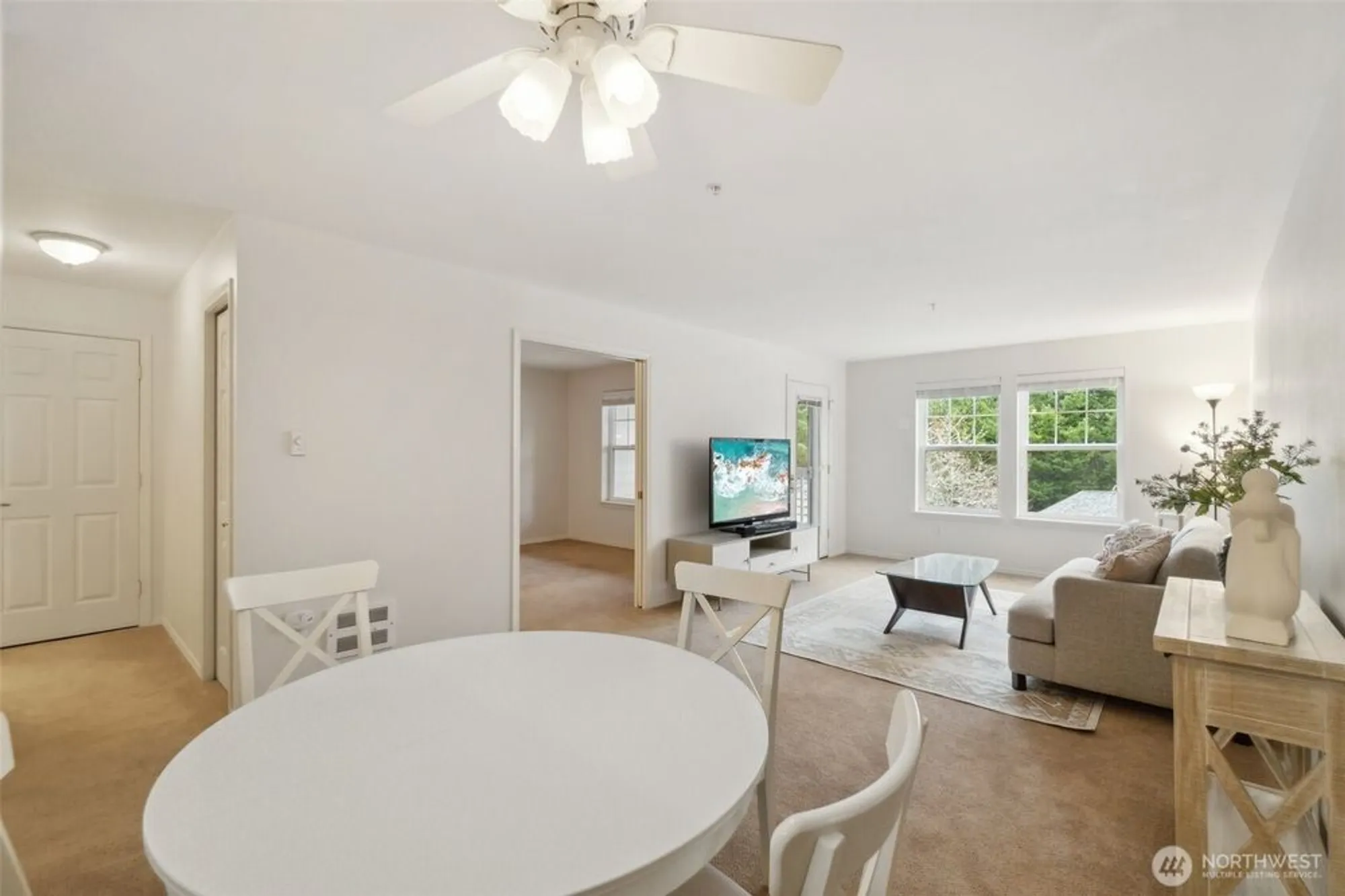 Property Slideshow image 9 of 40 | 4133 224th ln 302, Issaquah, WA, 98029