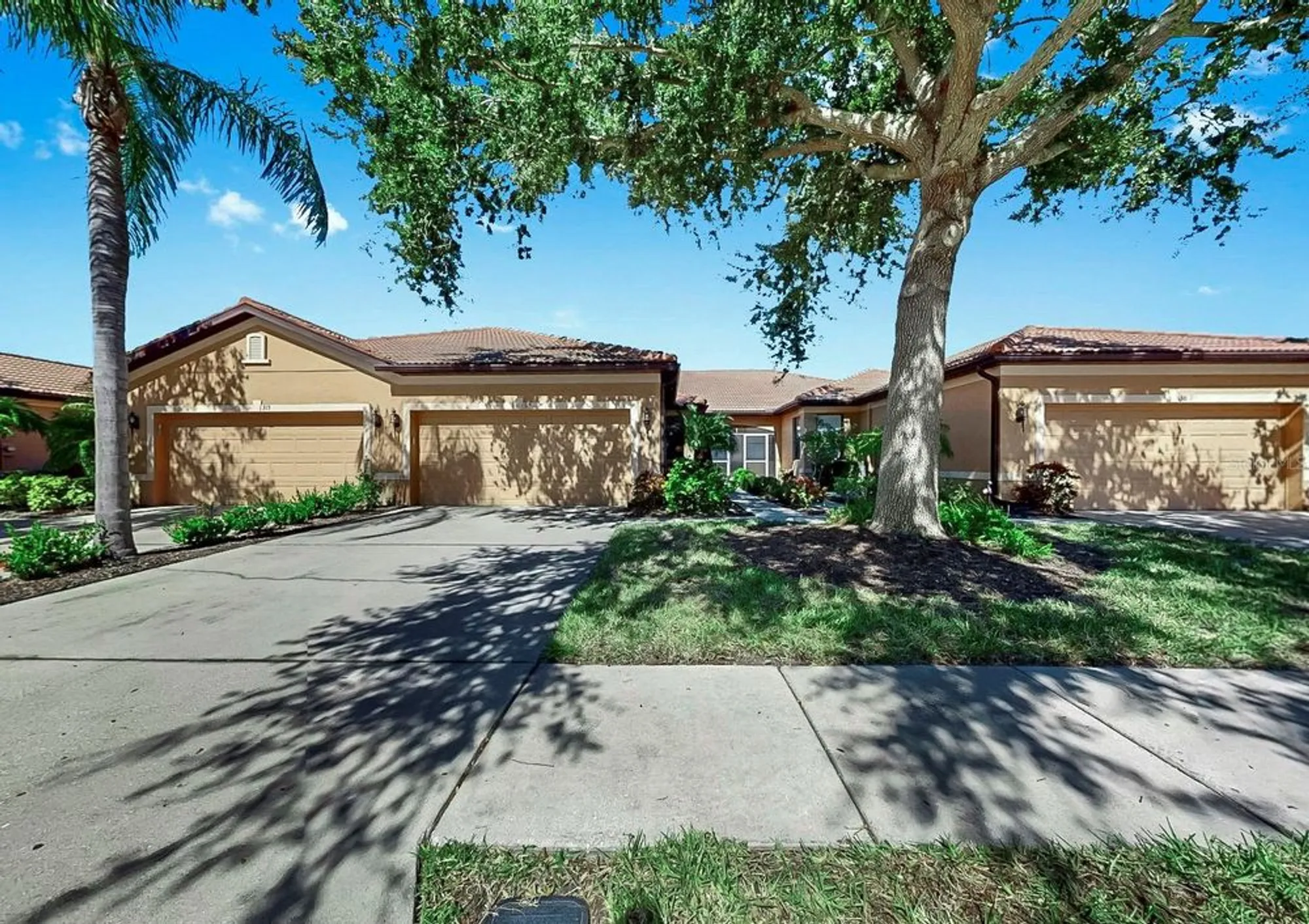 Property Slideshow image 5 of 41 | 313 seneca falls dr, Apollo Beach, FL, 33572