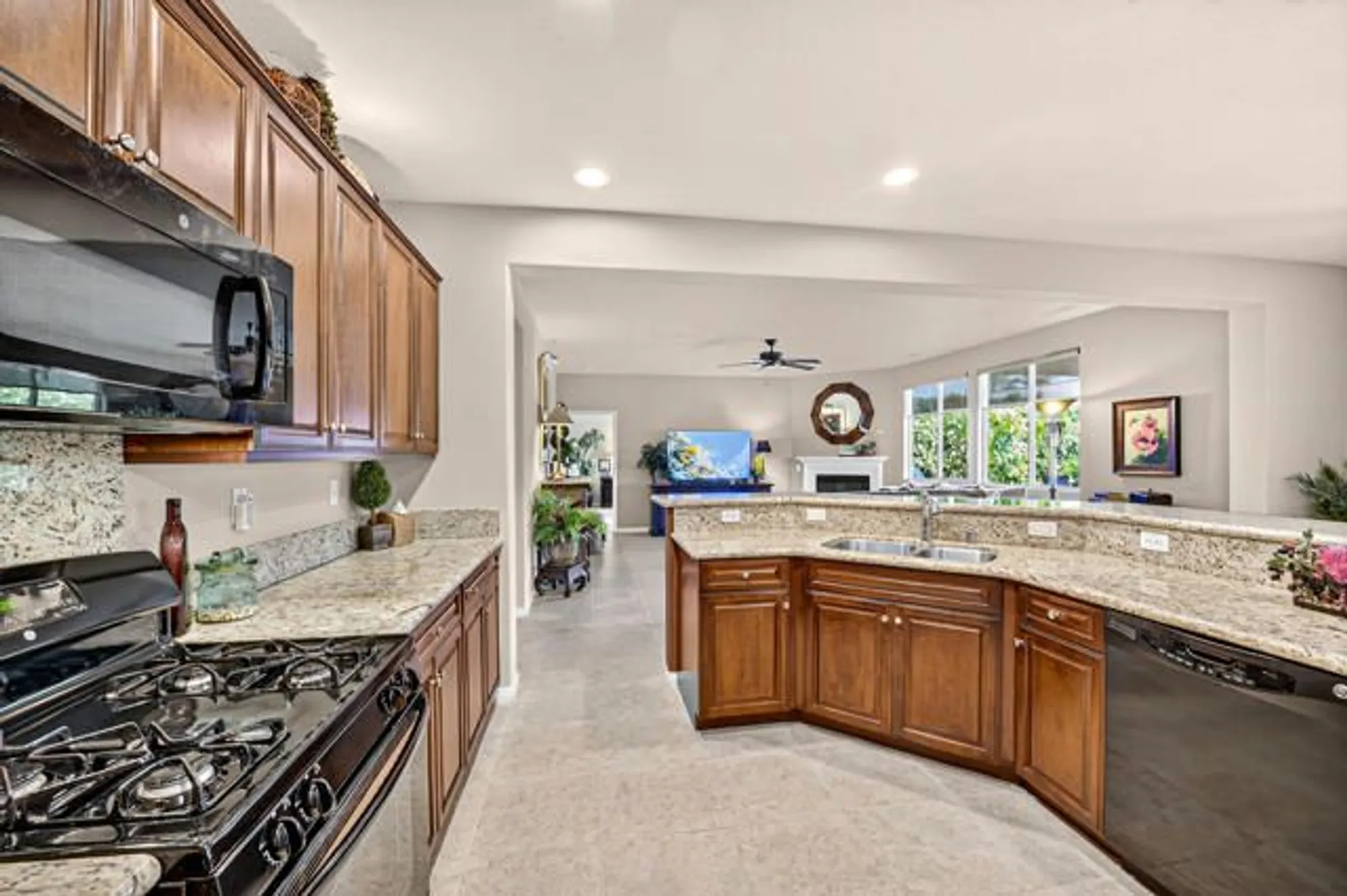Property Slideshow image 14 of 66 | 39492 camino piscina, Indio, CA, 92203