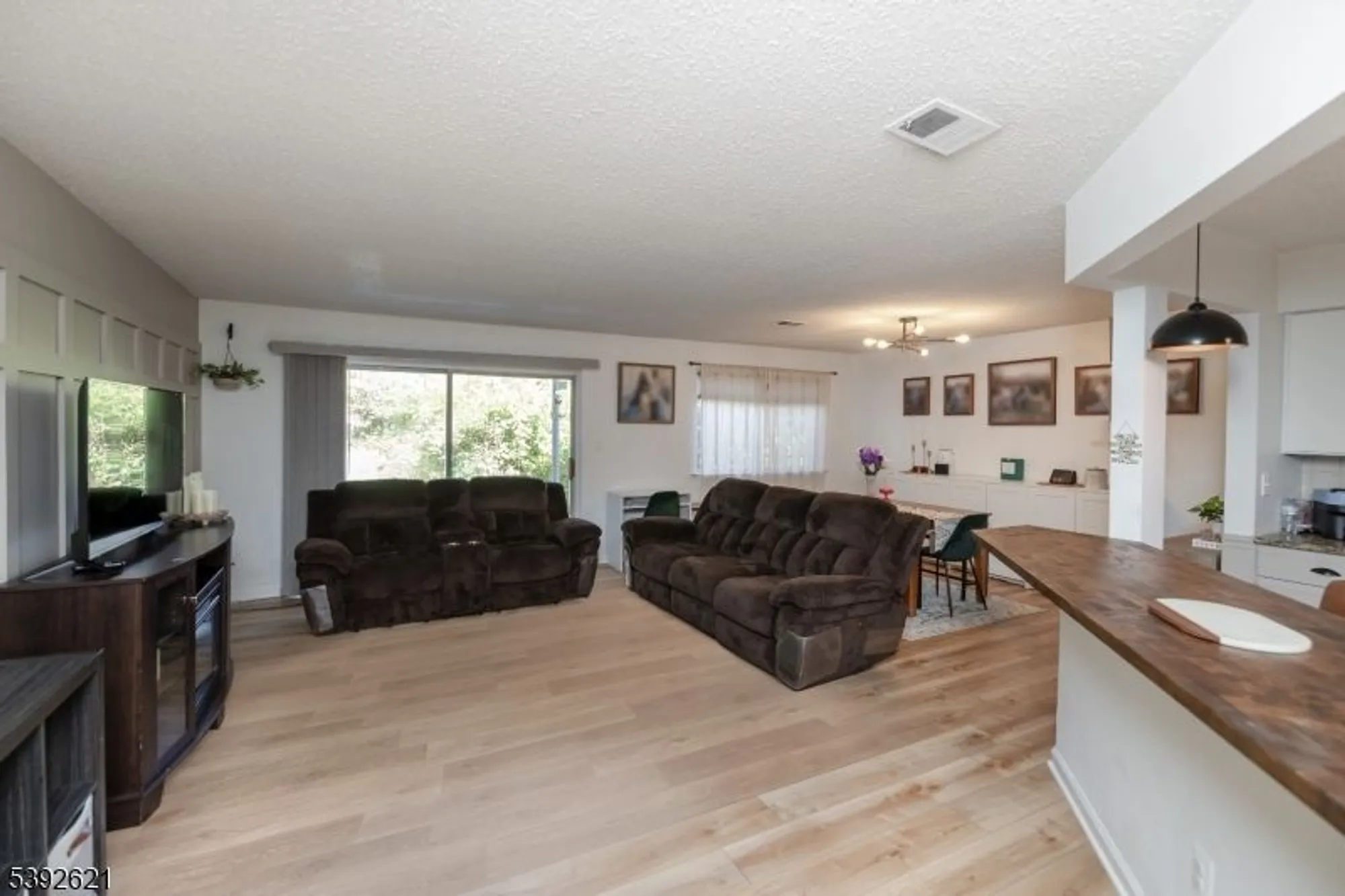 Property Slideshow image 14 of 39 | 31 drake way, Roxbury Twp, NJ, 07836