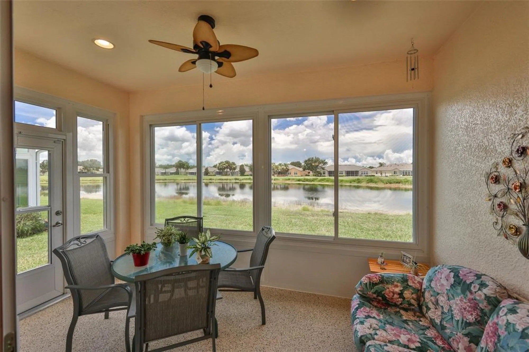 Property Slideshow image 13 of 45 | 2311 nottingham greens dr, Sun City Center, FL, 33573