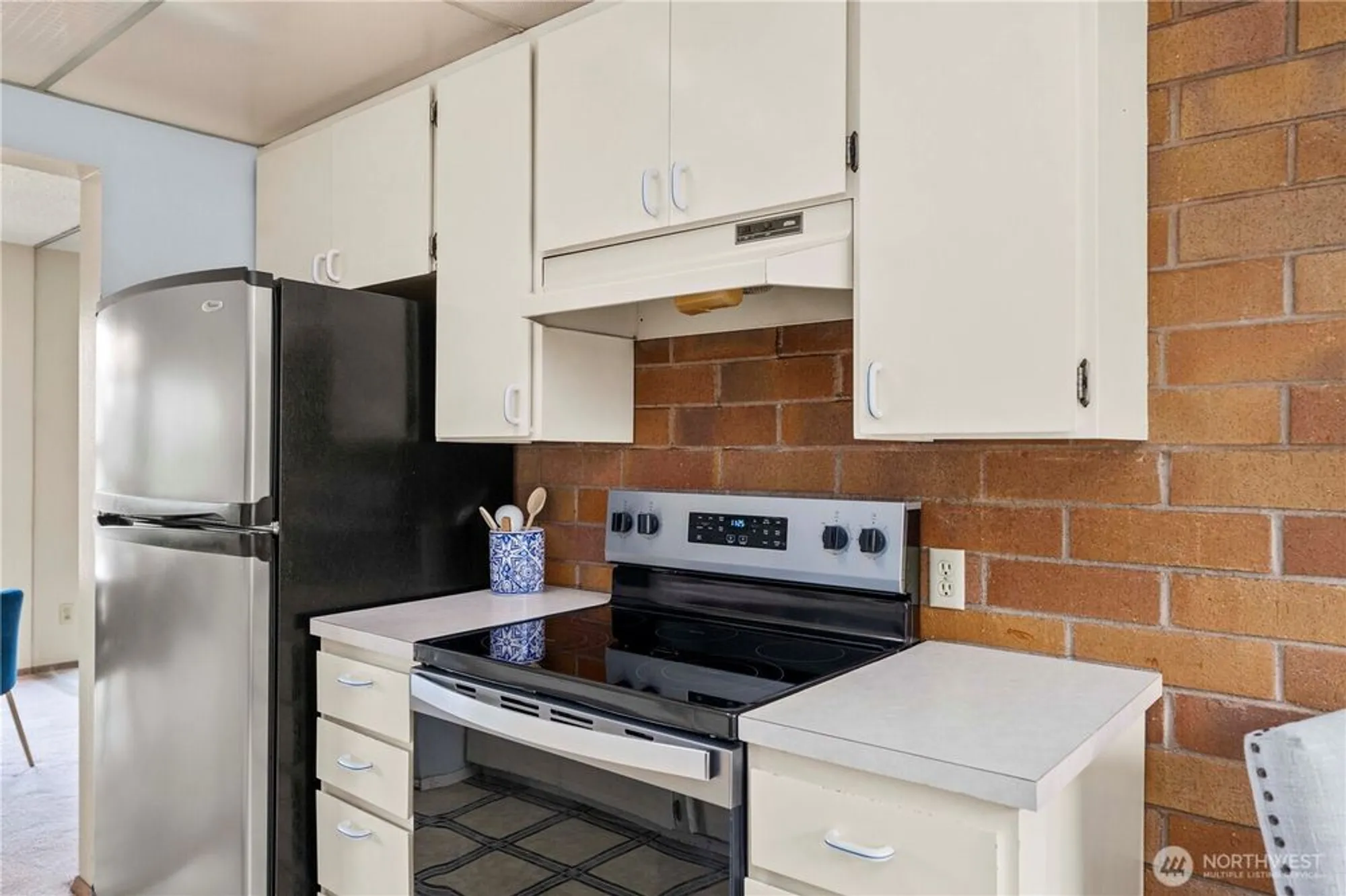 Property Slideshow image 9 of 35 | 10637 glen acres dr s # 10637, Seattle, WA, 98168