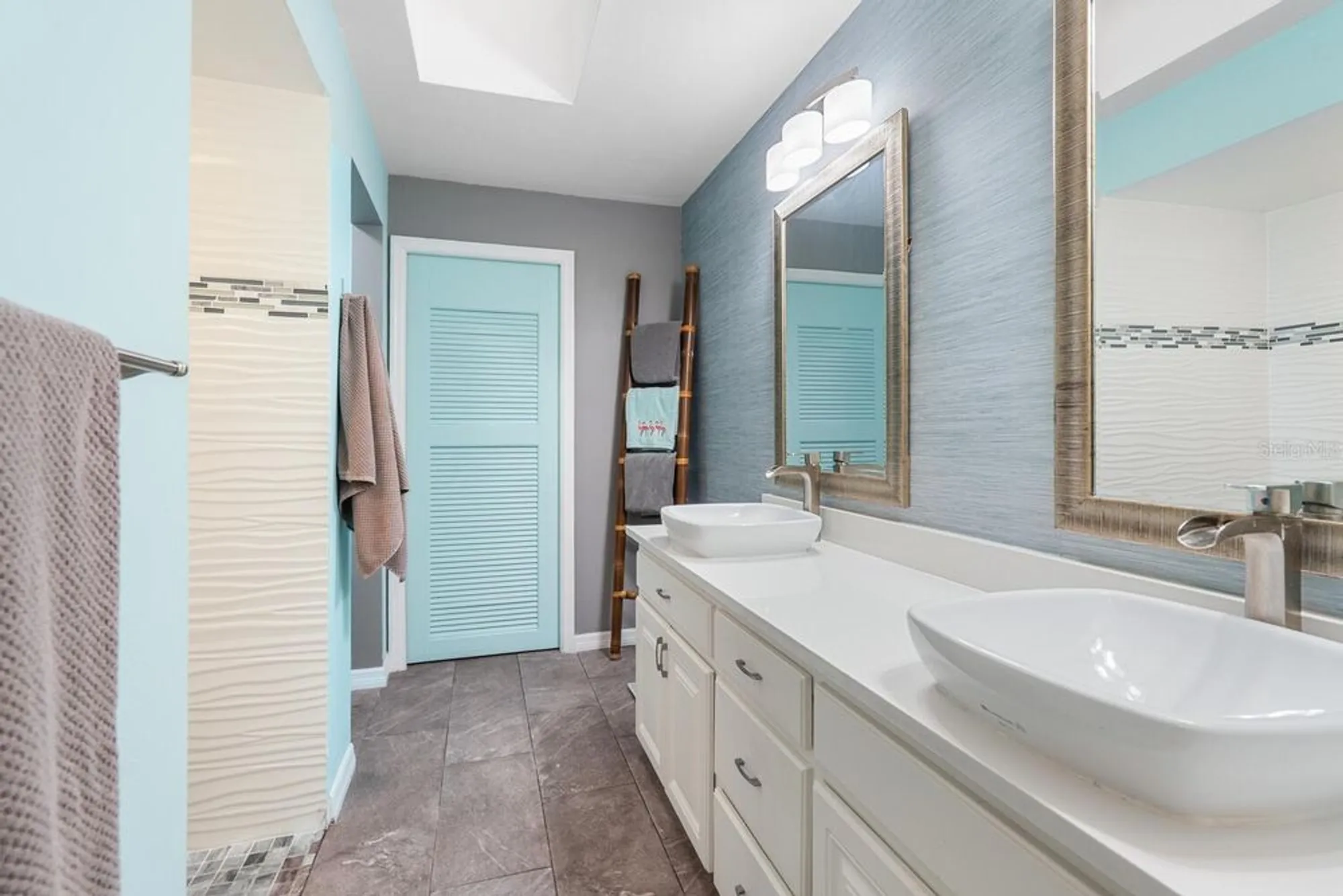 Property Slideshow image 24 of 49 | 4033 wilshire cir 139, Sarasota, FL, 34238