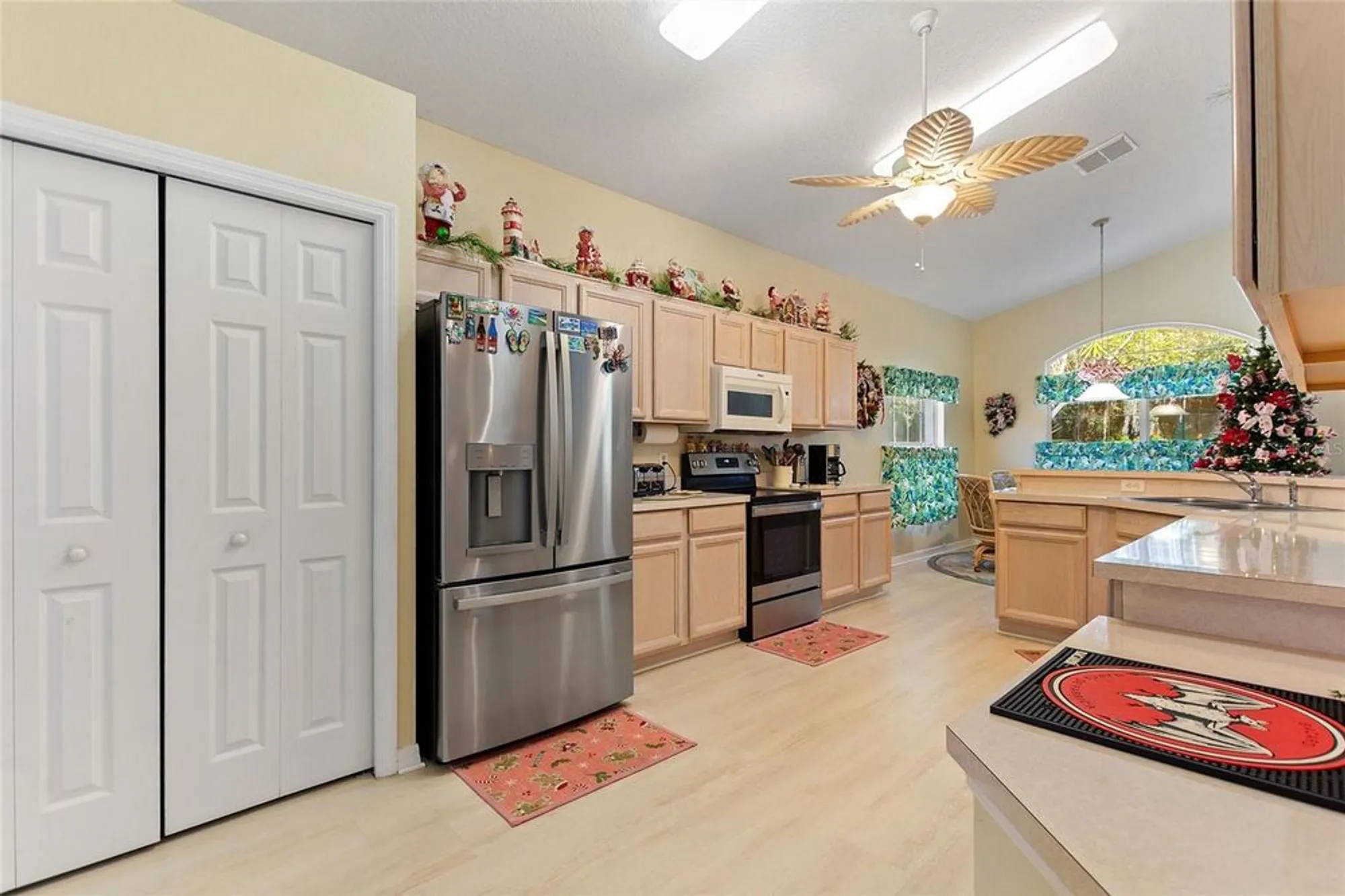 Property Slideshow image 4 of 60 | 642 vista oaks way, Davenport, FL, 33837