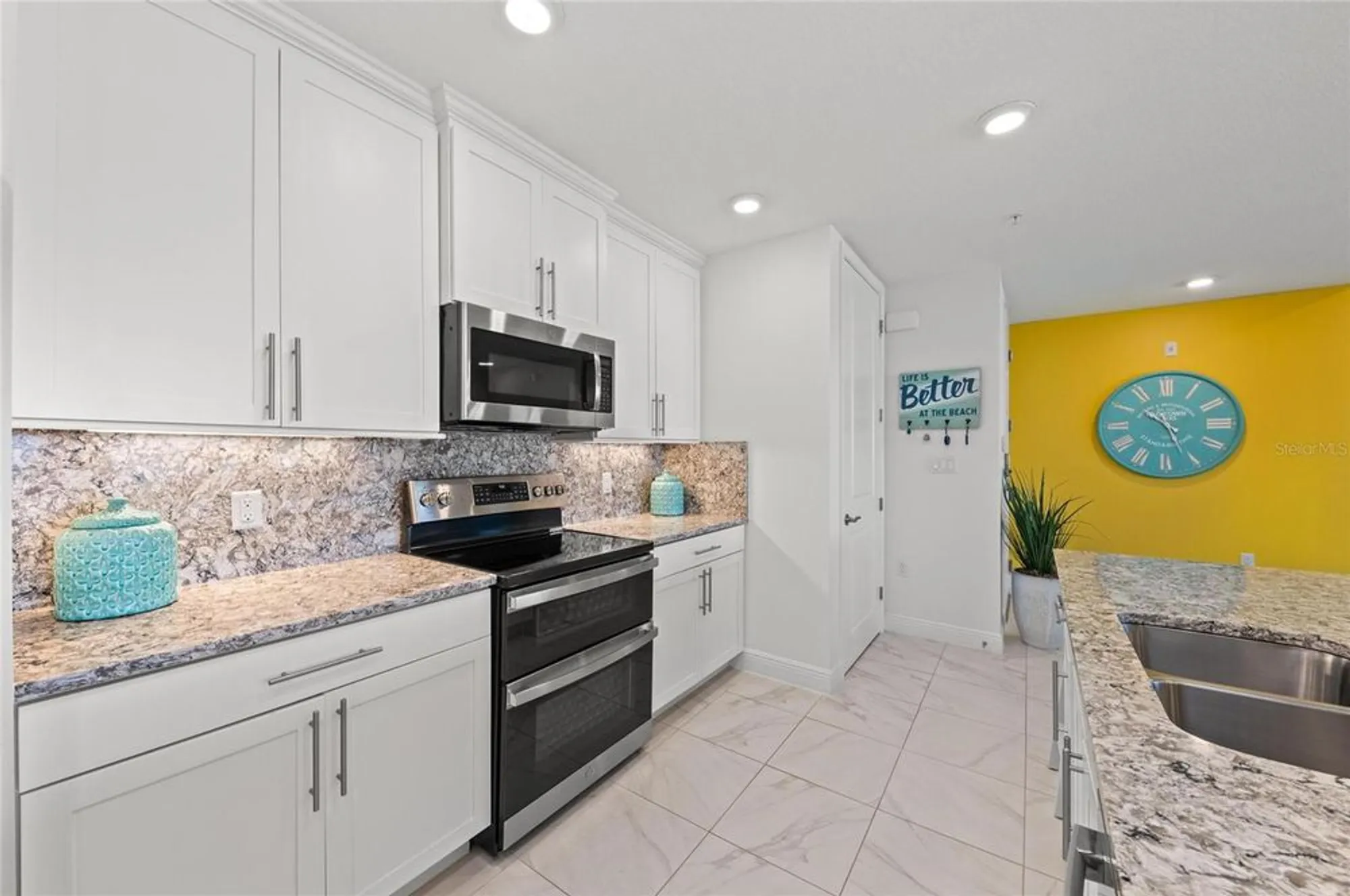 Property Slideshow image 27 of 100 | 387 aruba cir 301, Bradenton, FL, 34209