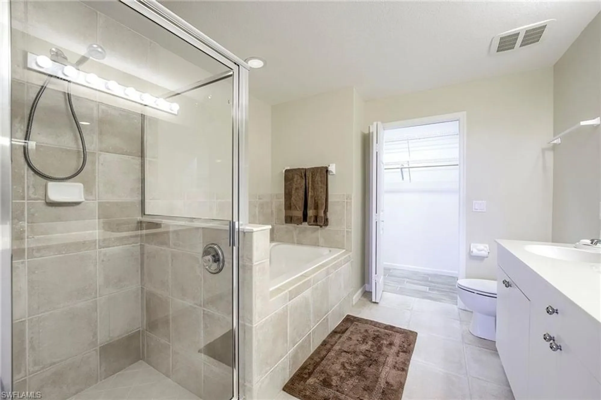Property Slideshow image 37 of 50 | 3010 meandering way apt 102, Fort Myers, FL, 33905