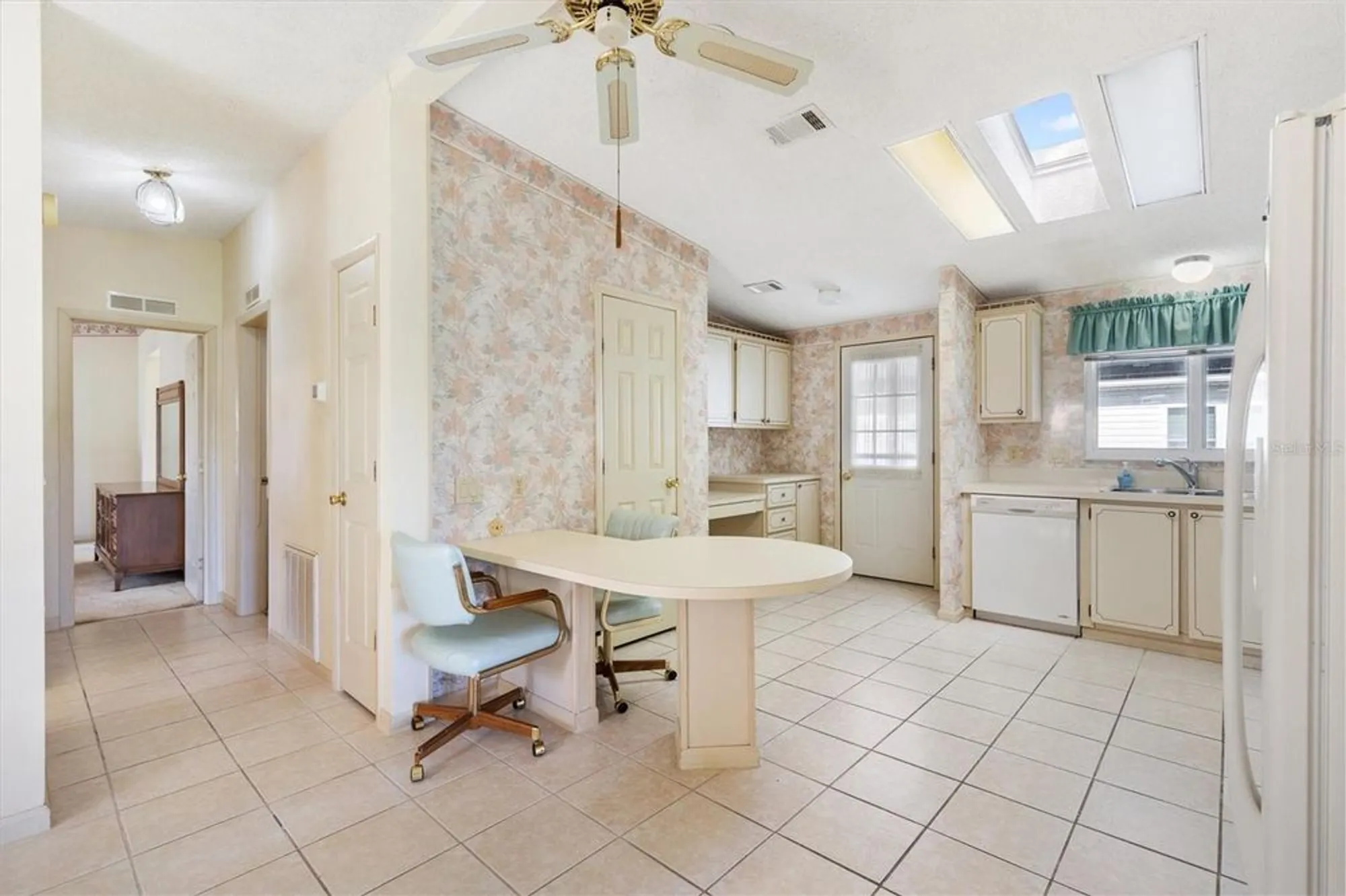 Property Slideshow image 8 of 38 | 523 bonita dr, The Villages, FL, 32159
