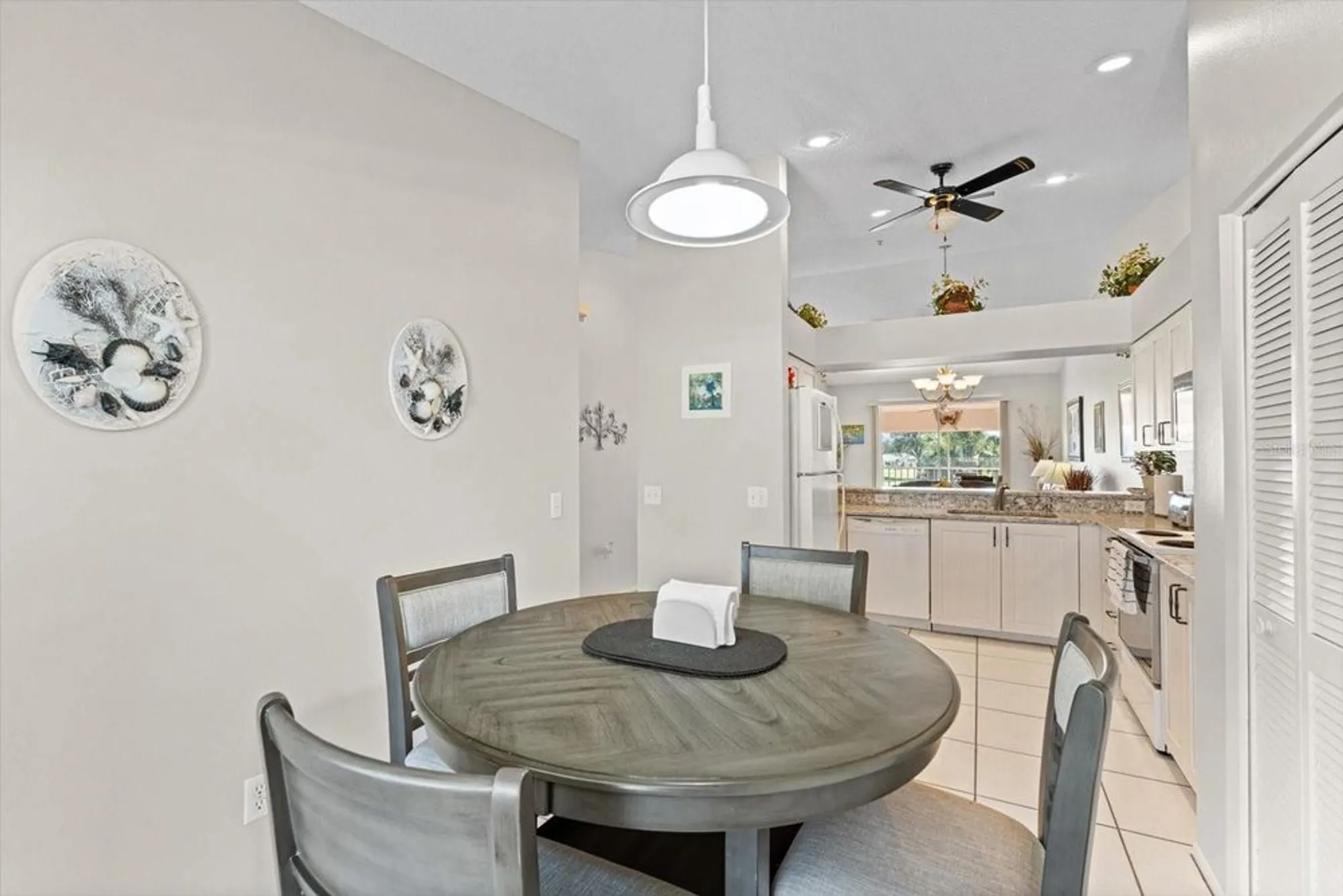 Property Slideshow image 30 of 67 | 6908 drewrys blf apt 711, Bradenton, FL, 34203