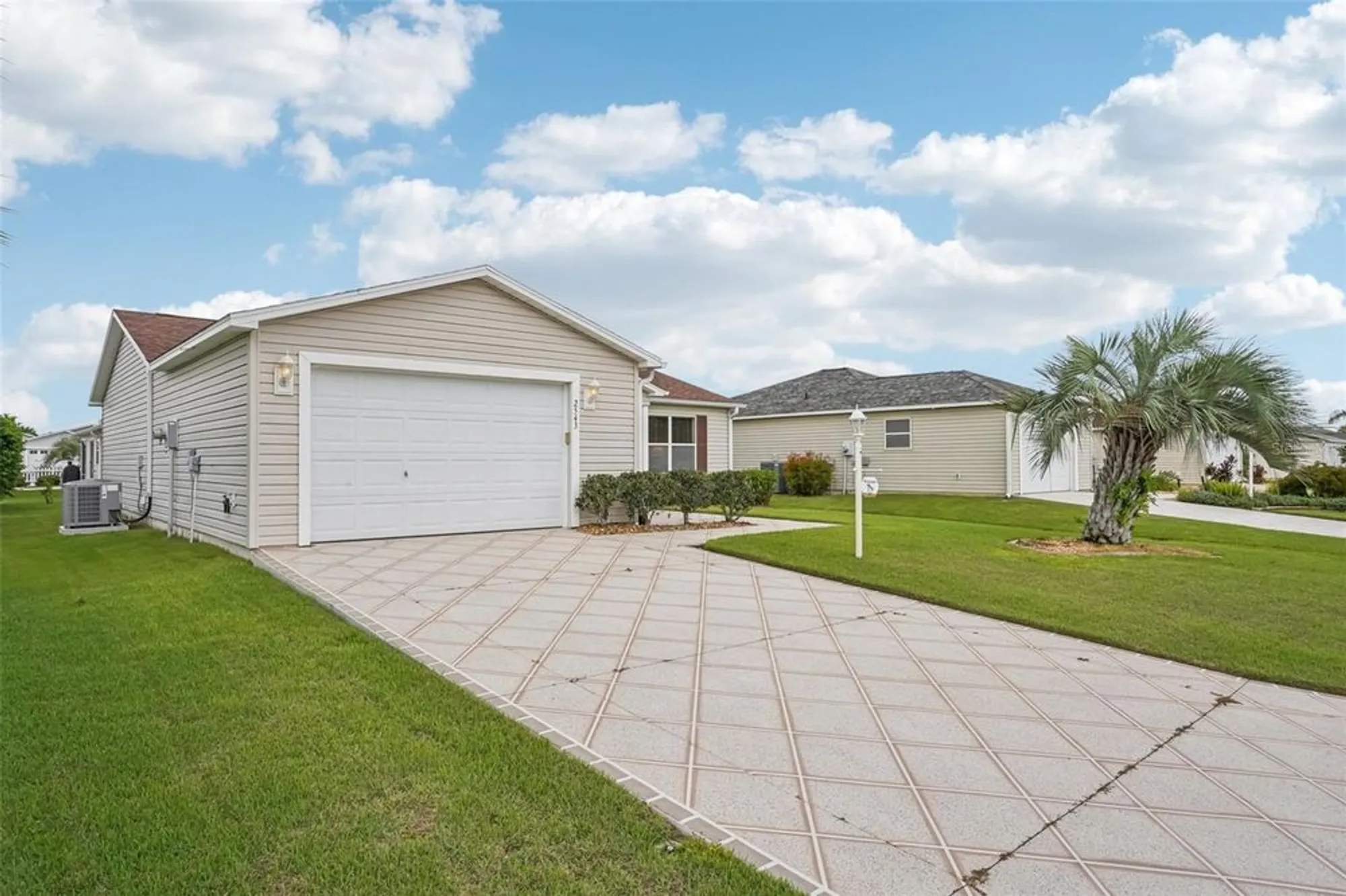 Property Slideshow image 29 of 47 | 2543 raintree dr, The Villages, FL, 32162