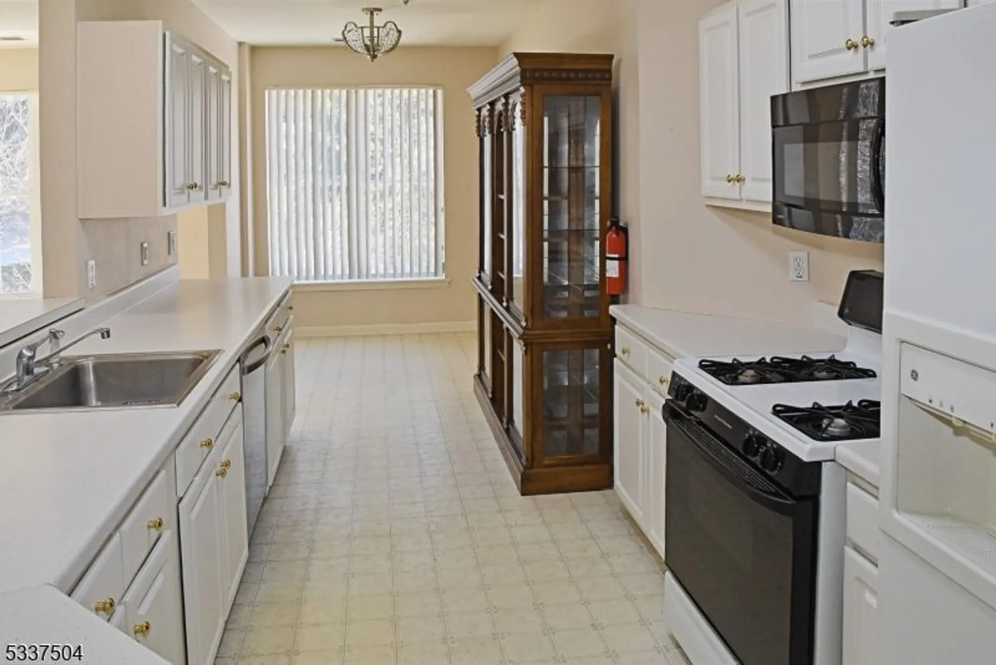 Property Slideshow image 2 of 28 | 204 cleveland ln, Rockaway Boro, NJ, 07866