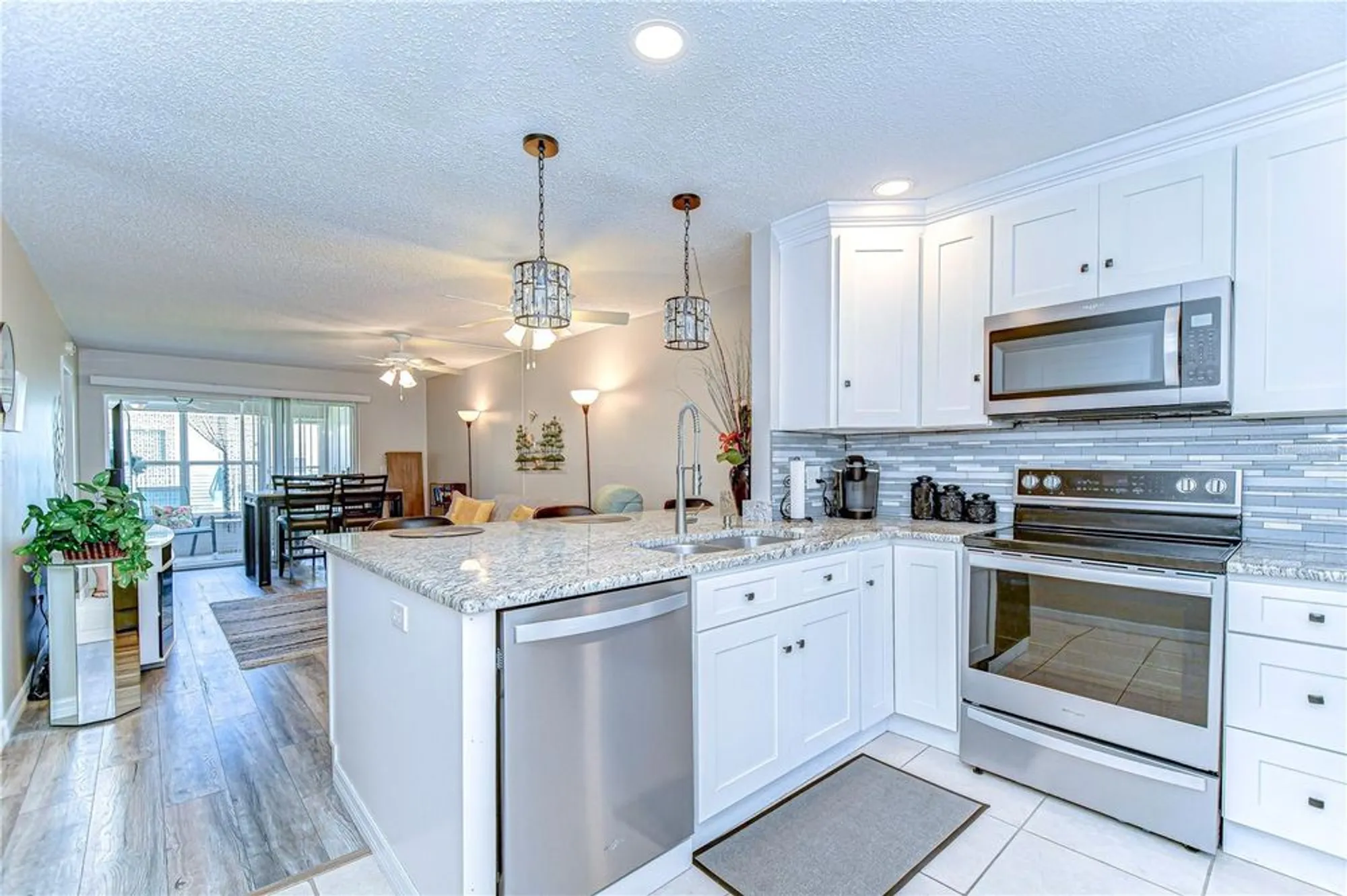 Property Slideshow image 6 of 35 | 13870 oakwood ln # 13870, Seminole, FL, 33776