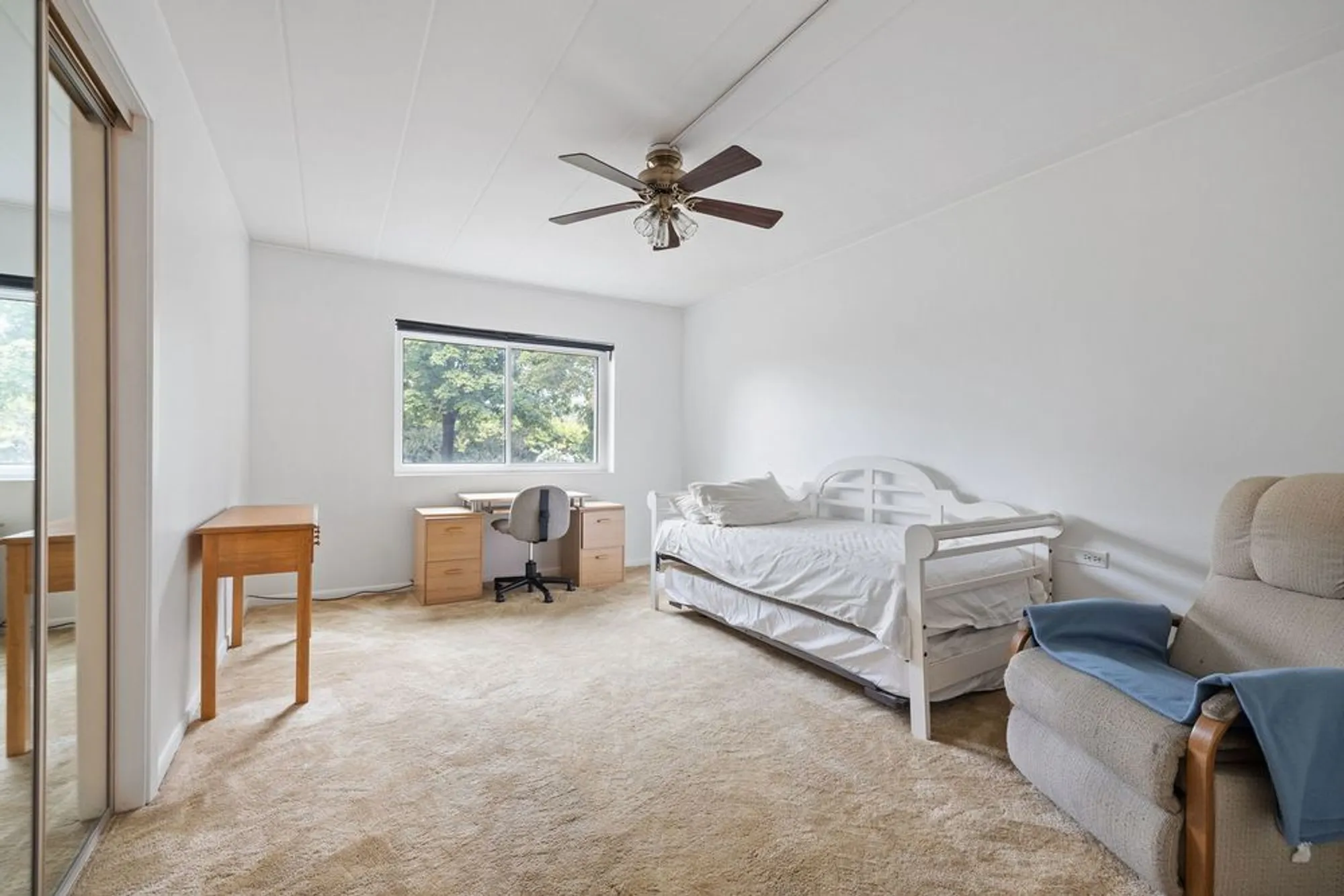 Property Slideshow image 7 of 29 | 5540 walnut ave 11b, Downers Grove, IL, 60515