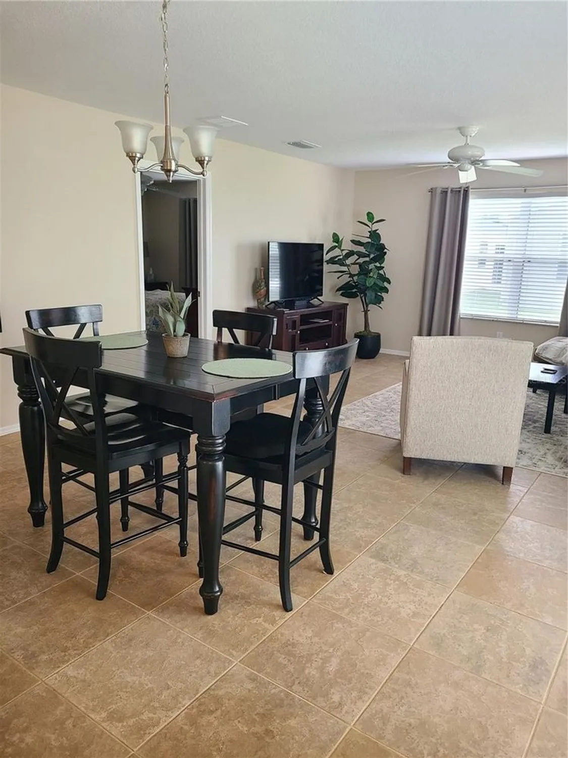 Property Slideshow image 6 of 16 | 420 canterbury ct, The Villages, FL, 32162