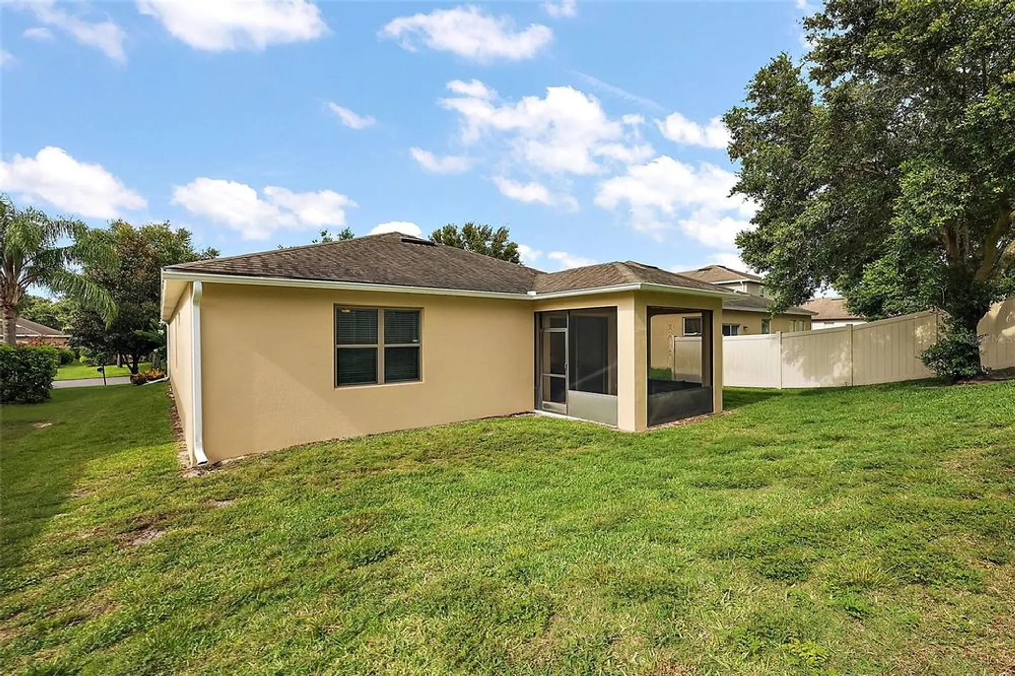 Property Slideshow image 27 of 37 | 20945 oldenburg loop, Mount Dora, FL, 32757