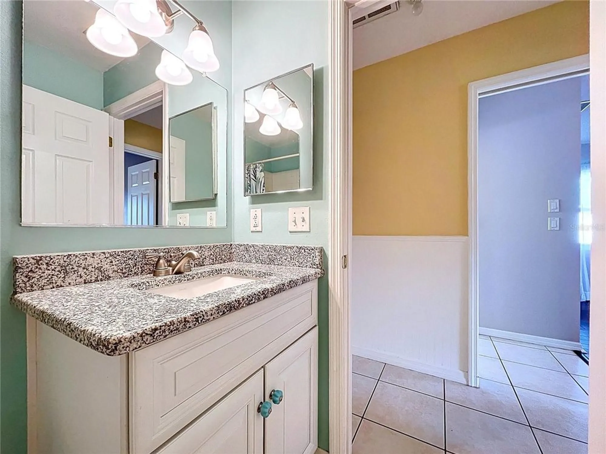 Property Slideshow image 30 of 67 | 505 foxglove cir b, Sun City Center, FL, 33573