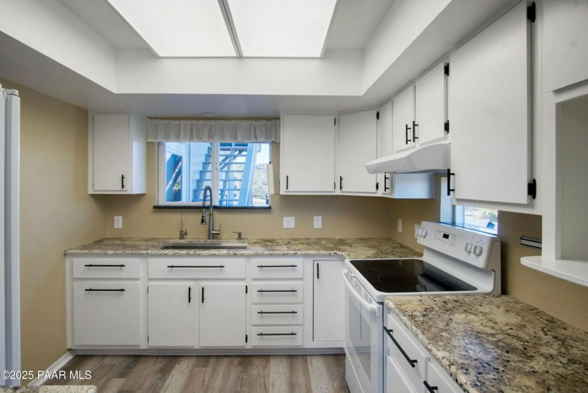 Property Slideshow image 14 of 77 | 4921 summit cir, Prescott, AZ, 86301