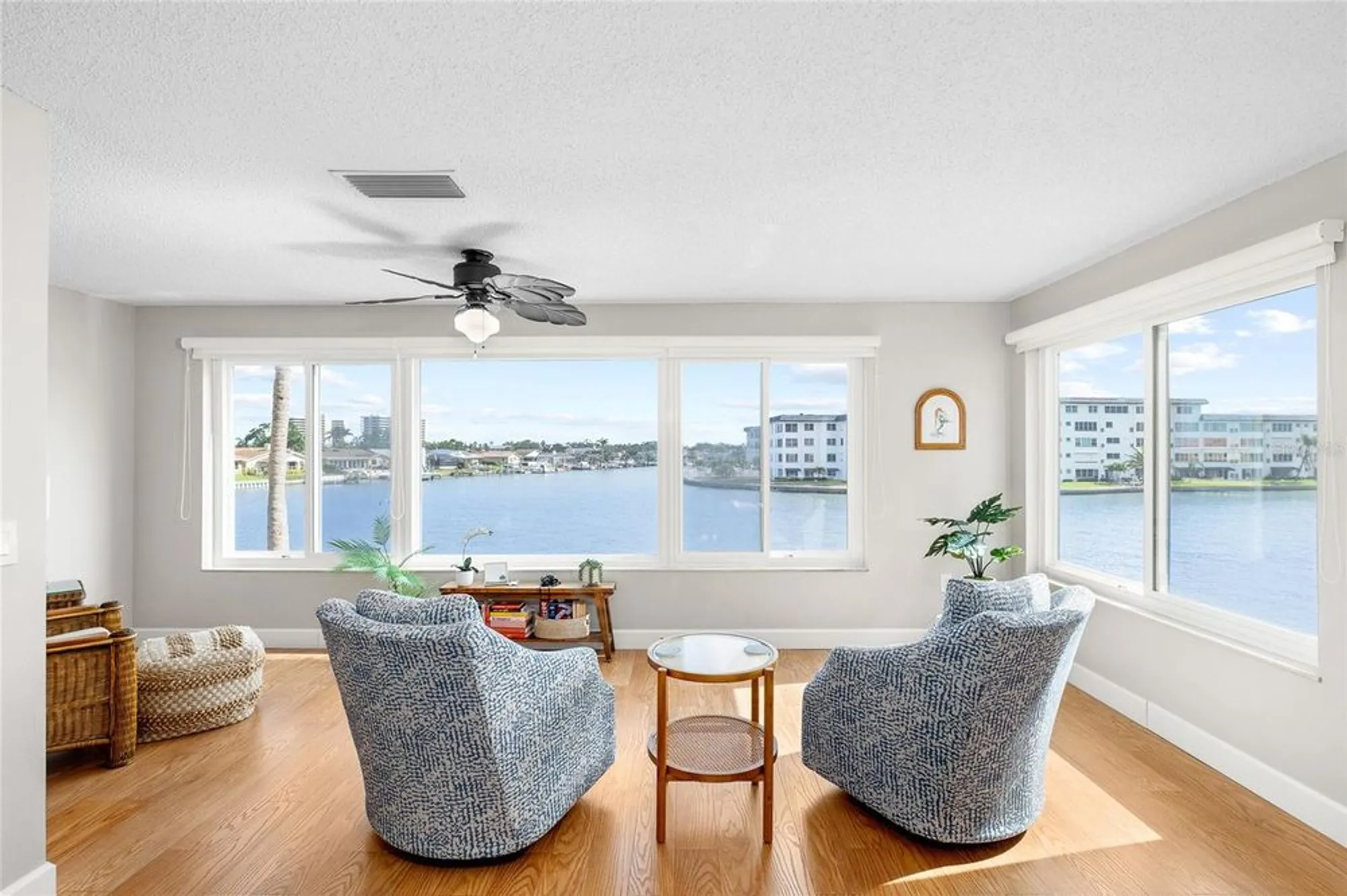 Property Slideshow image 11 of 39 | 6075 shore blvd 215, Gulfport, FL, 33707