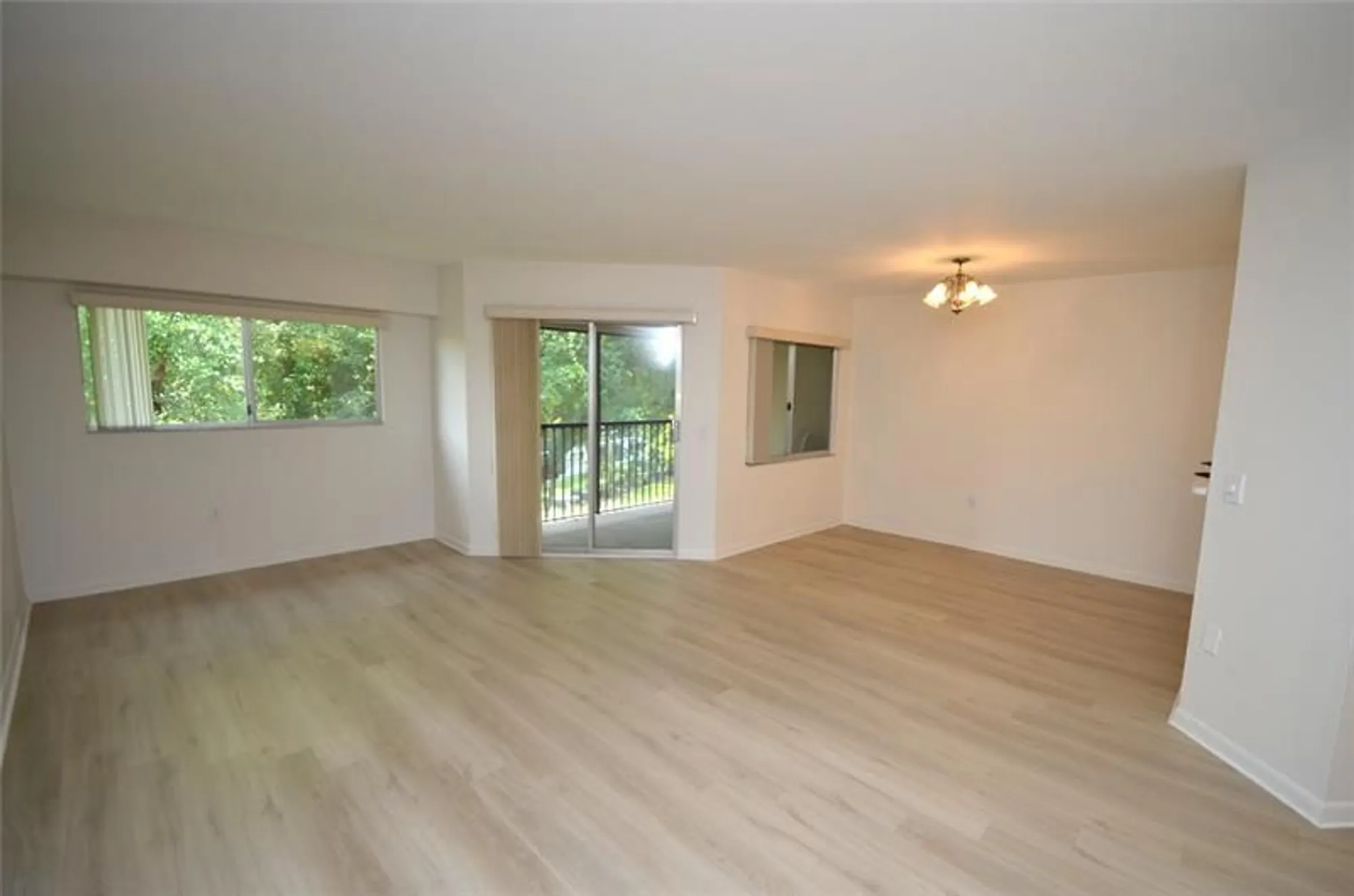 Property Slideshow image 5 of 21 | 801 sw 138th ave e402, Pembroke Pines, FL, 33027