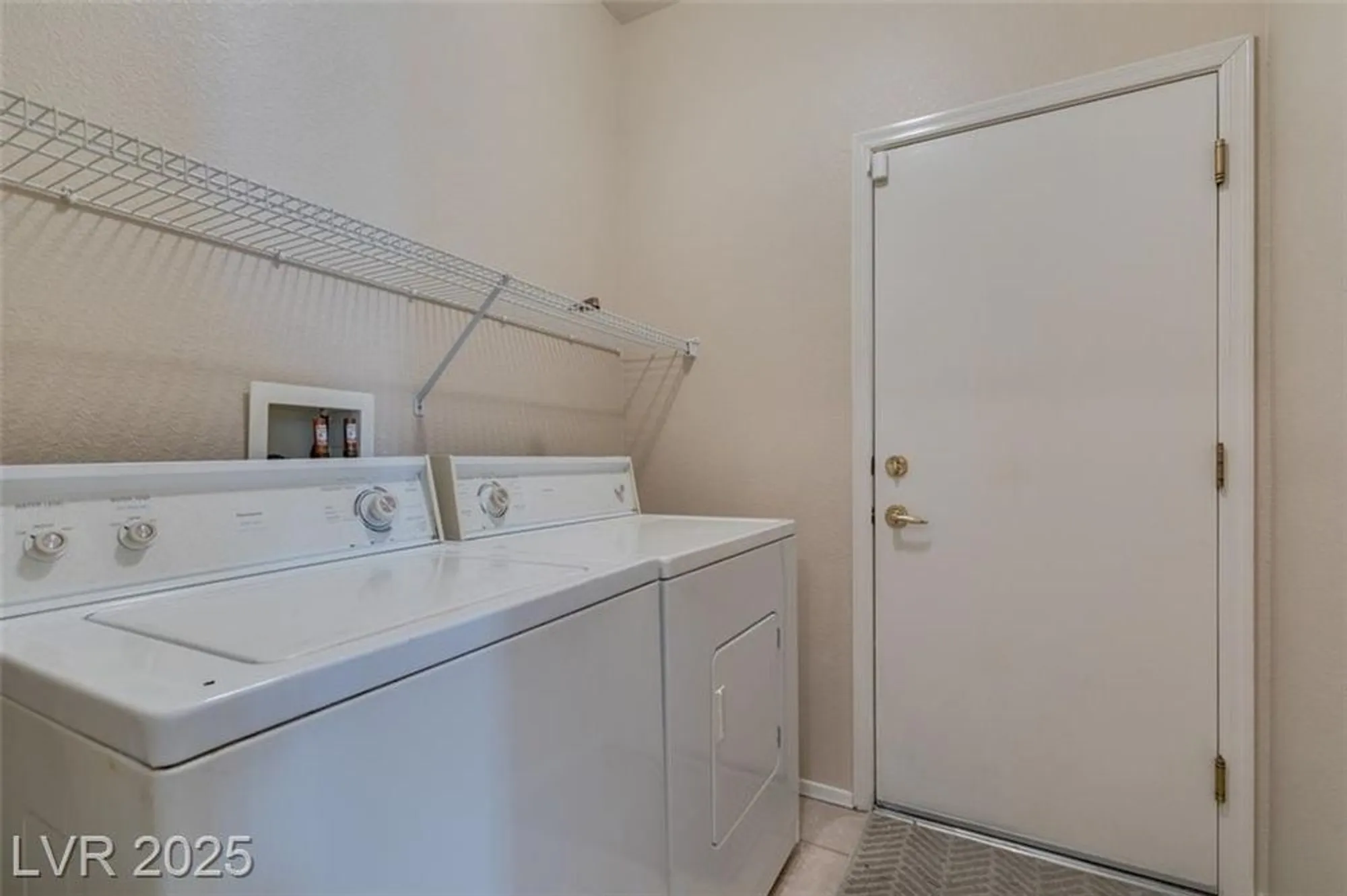 Property Slideshow image 22 of 34 | 2165 king mesa dr, Henderson, NV, 89012